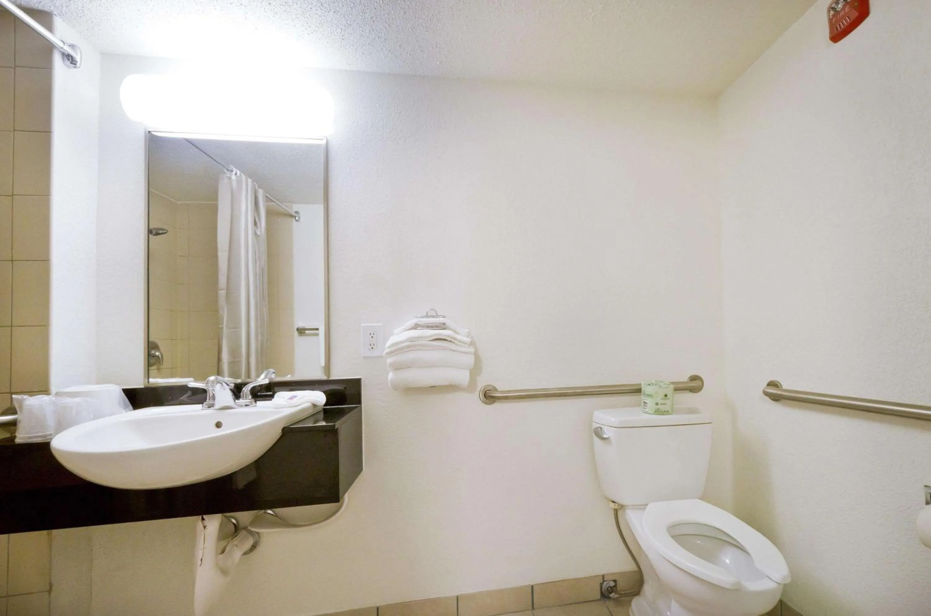 Toilet in Motel 6-Springfield, DC - Washington Southwest