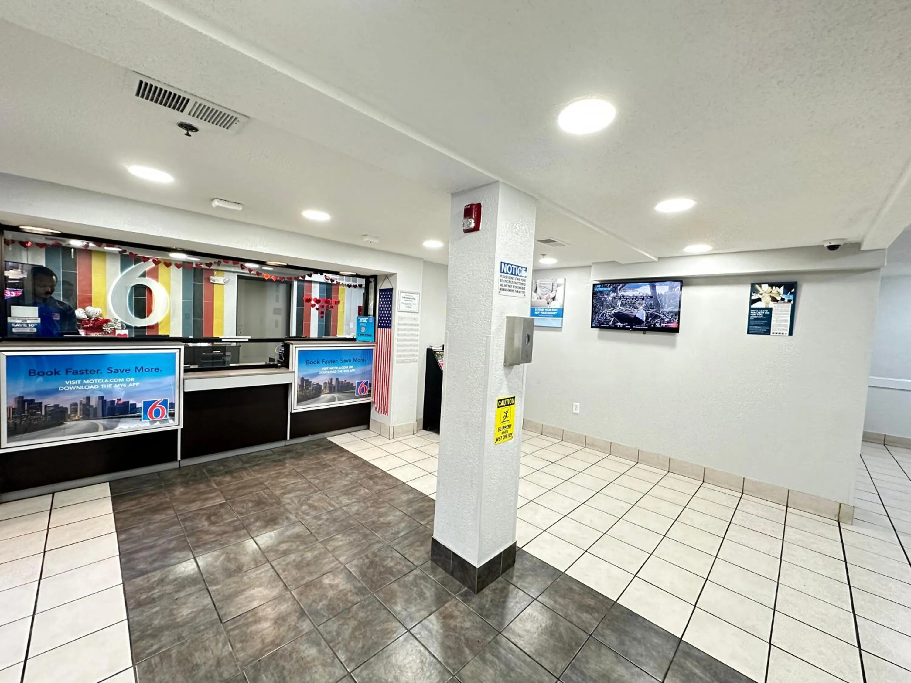 Lobby or reception in Motel 6-Springfield, DC - Washington Southwest