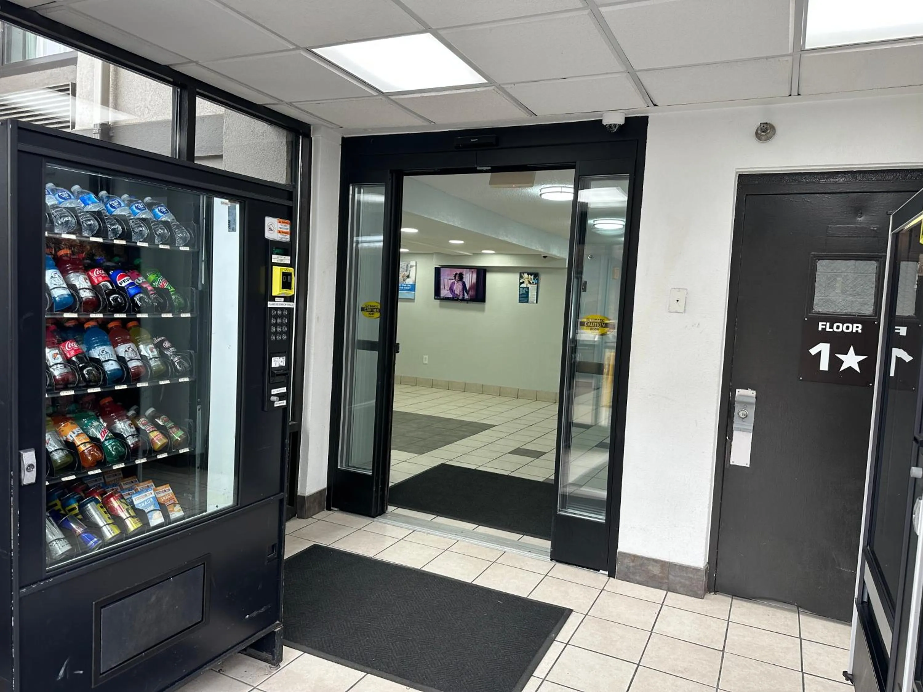Facade/entrance in Motel 6-Springfield, DC - Washington Southwest