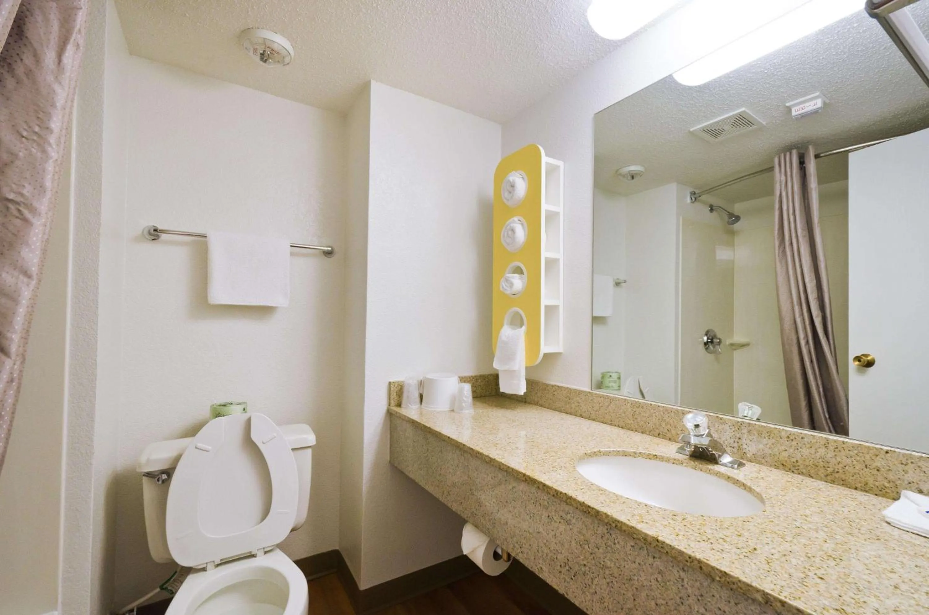 Bathroom in Motel 6-Springfield, DC - Washington Southwest