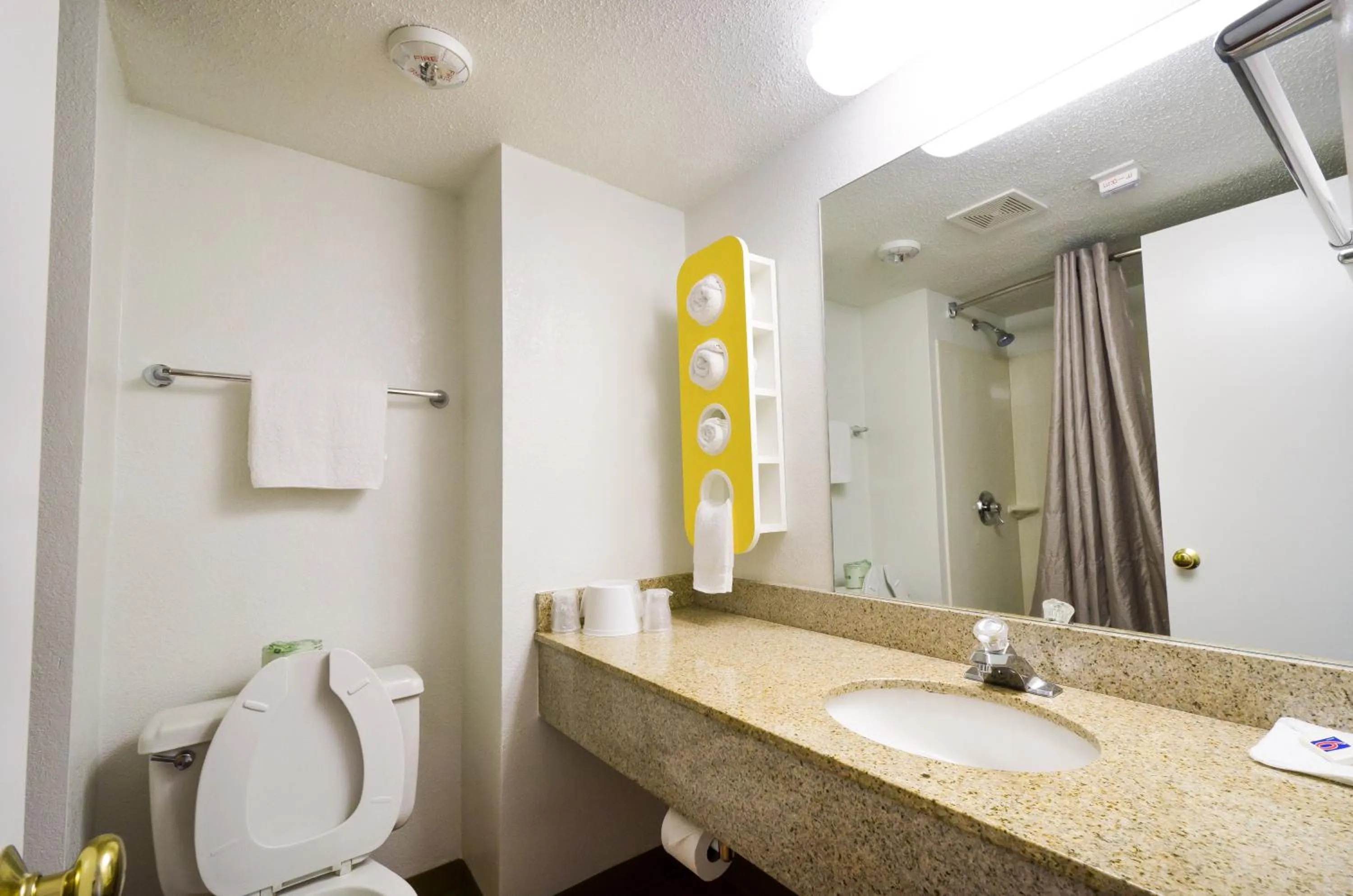 Bathroom in Motel 6-Springfield, DC - Washington Southwest