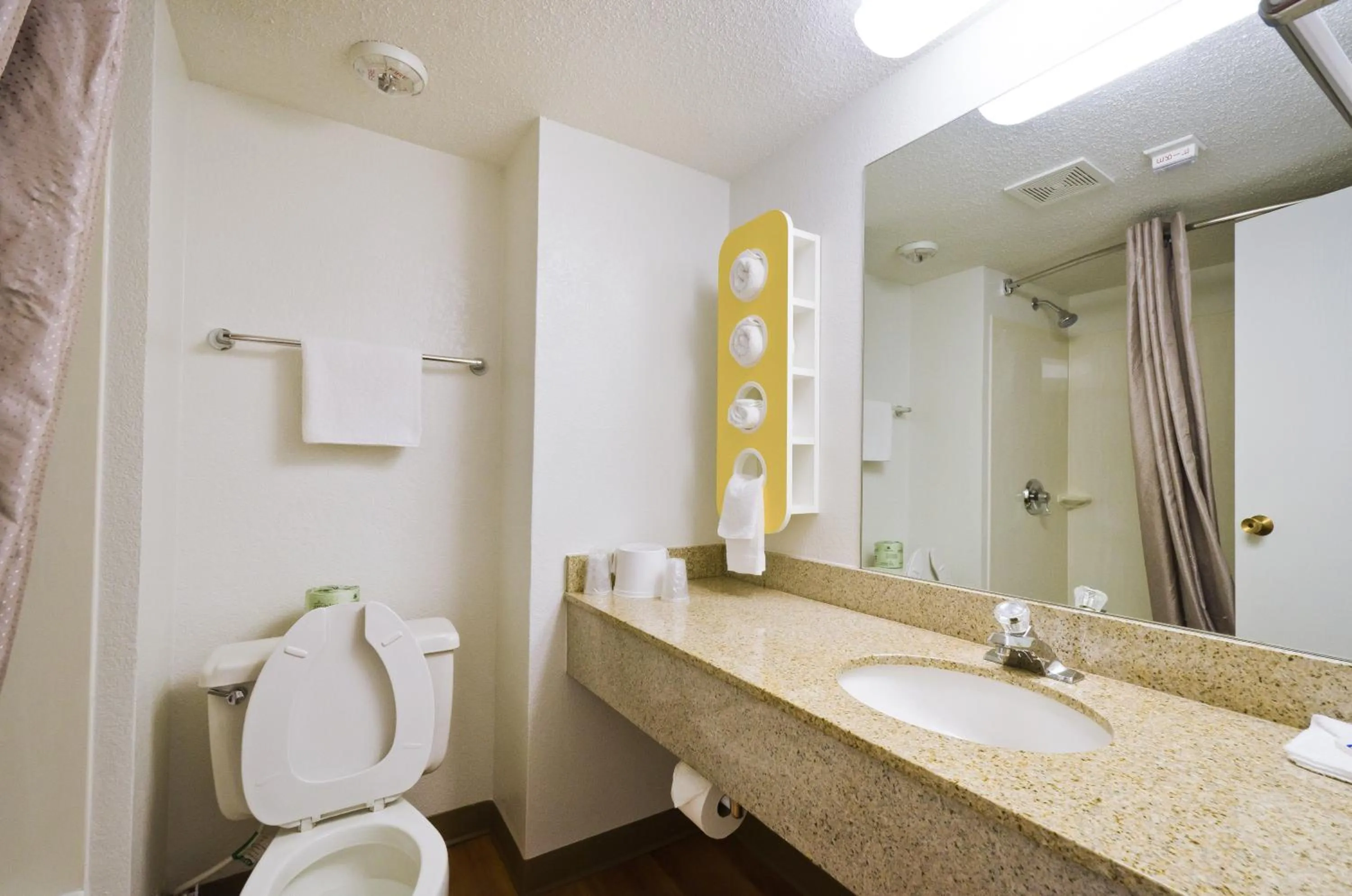 Bathroom in Motel 6-Springfield, DC - Washington Southwest