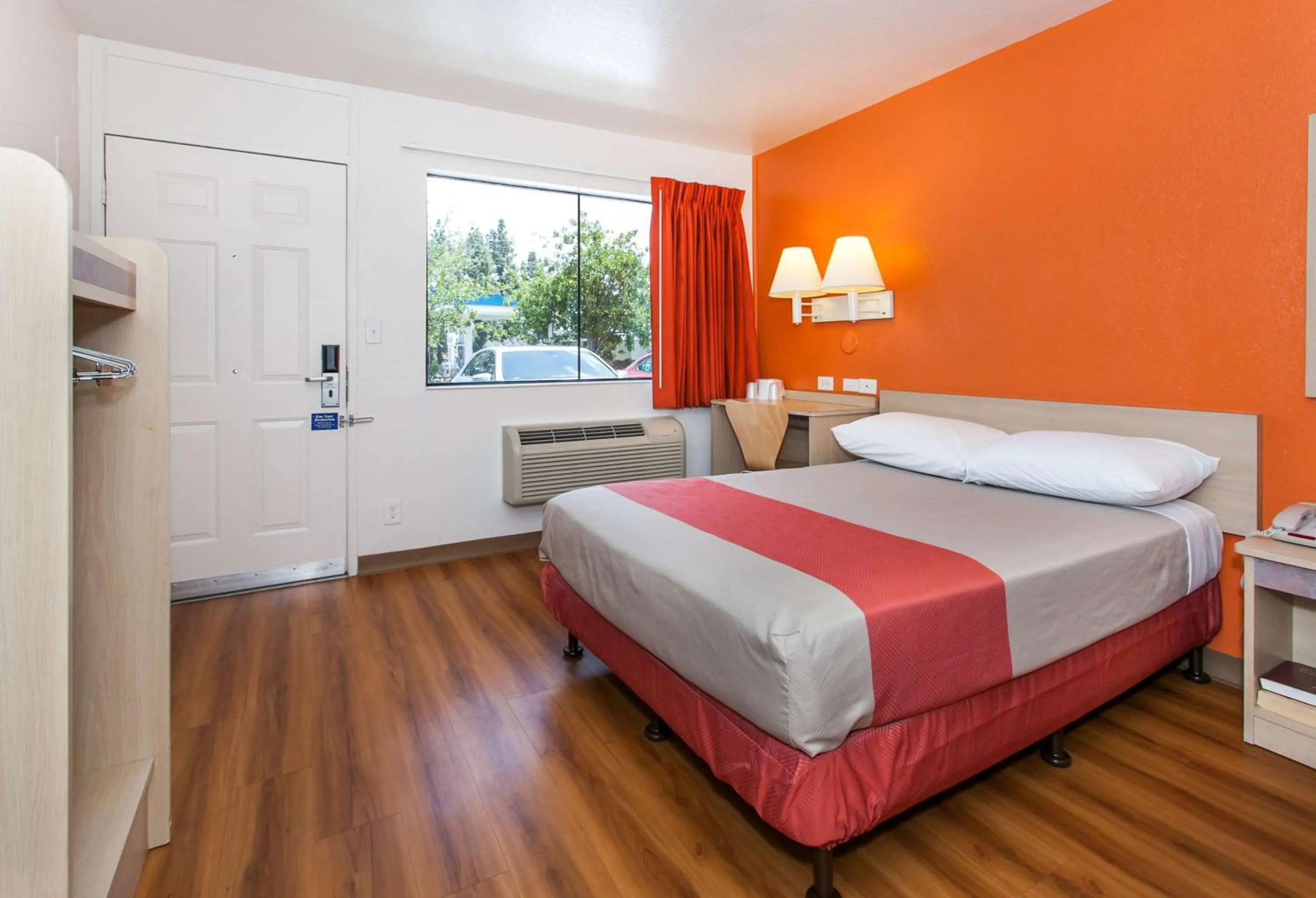 TV and multimedia, Bed in Motel 6-Rosemead, CA - Los Angeles