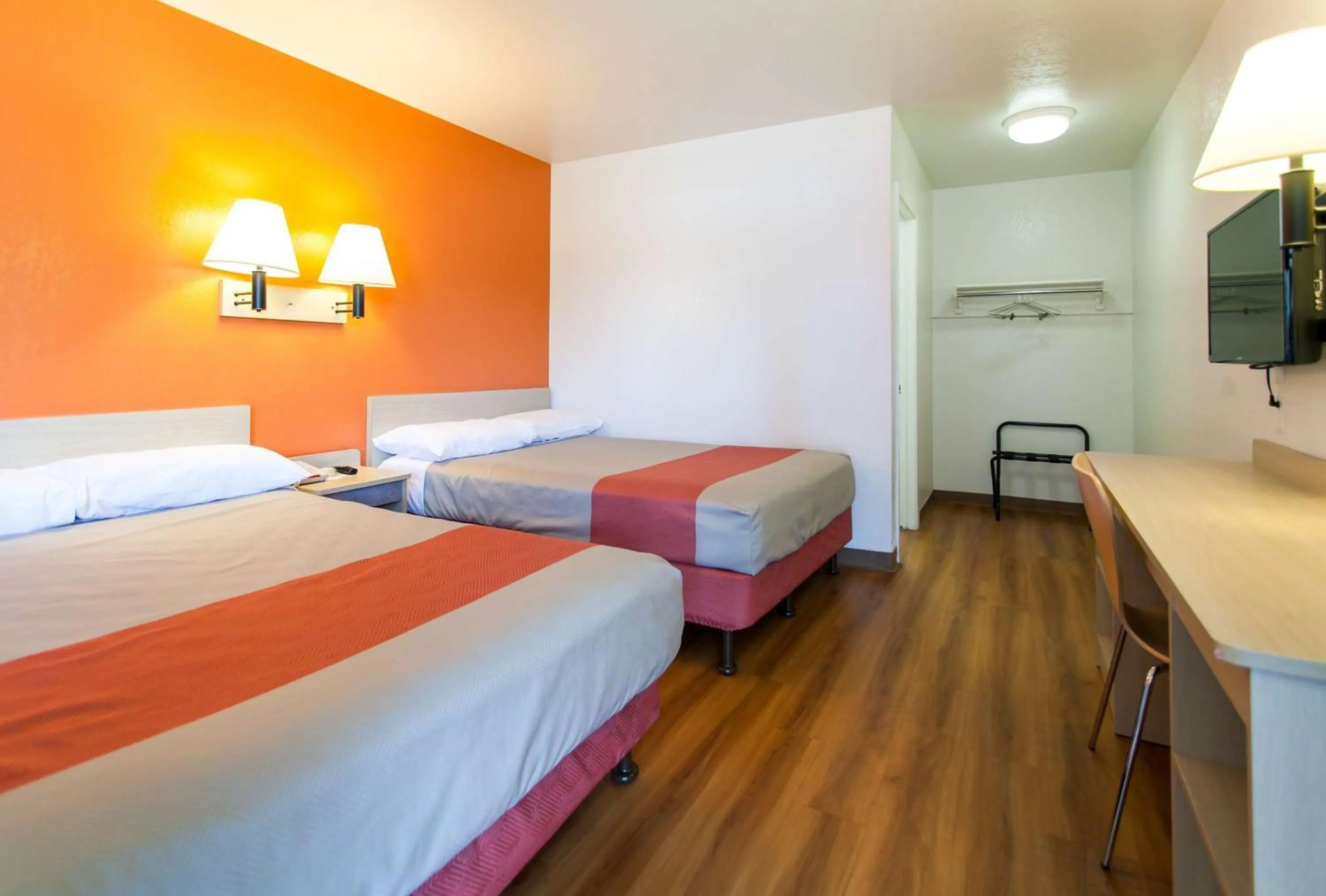 TV and multimedia, Bed in Motel 6-Rosemead, CA - Los Angeles