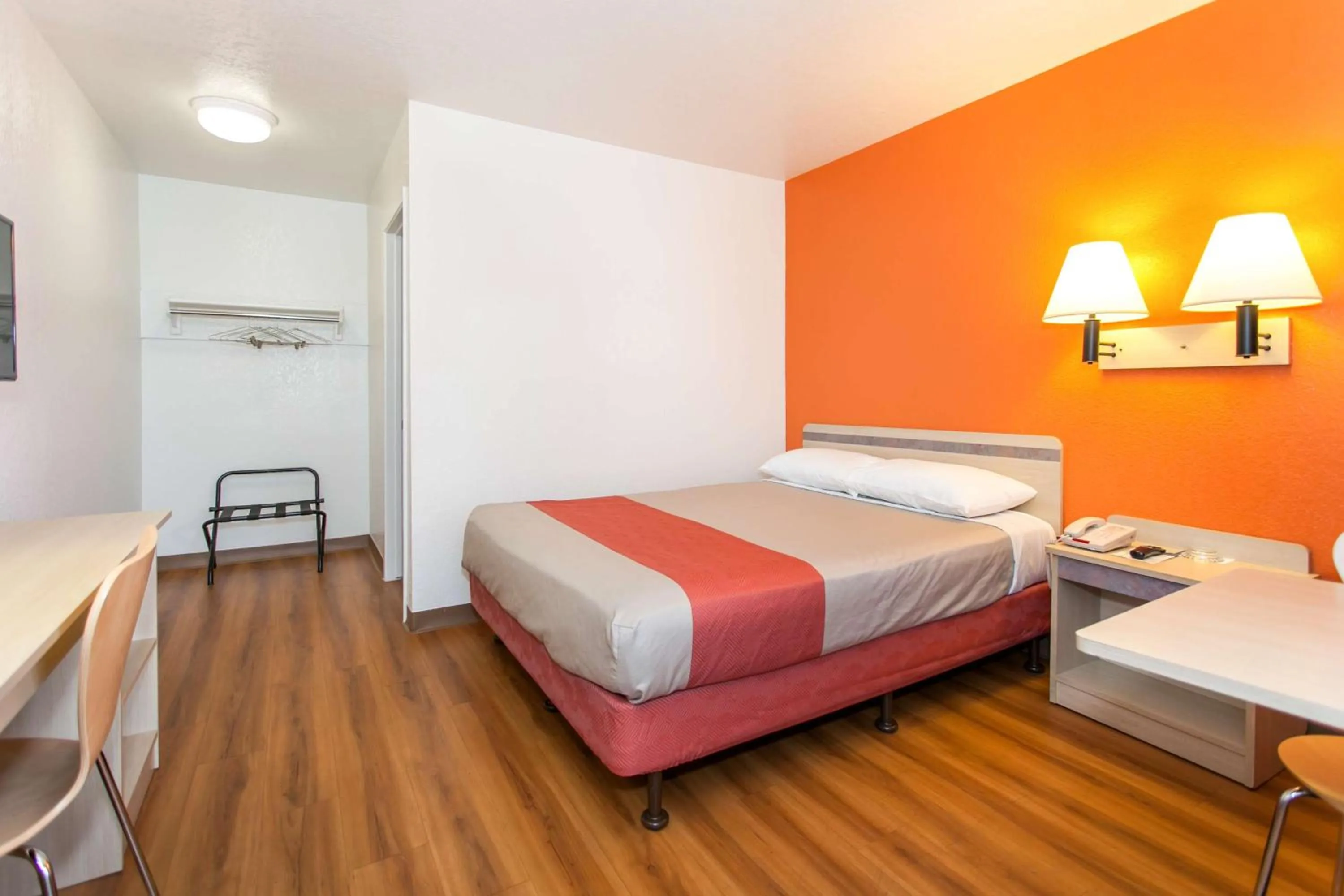 TV and multimedia, Bed in Motel 6-Rosemead, CA - Los Angeles