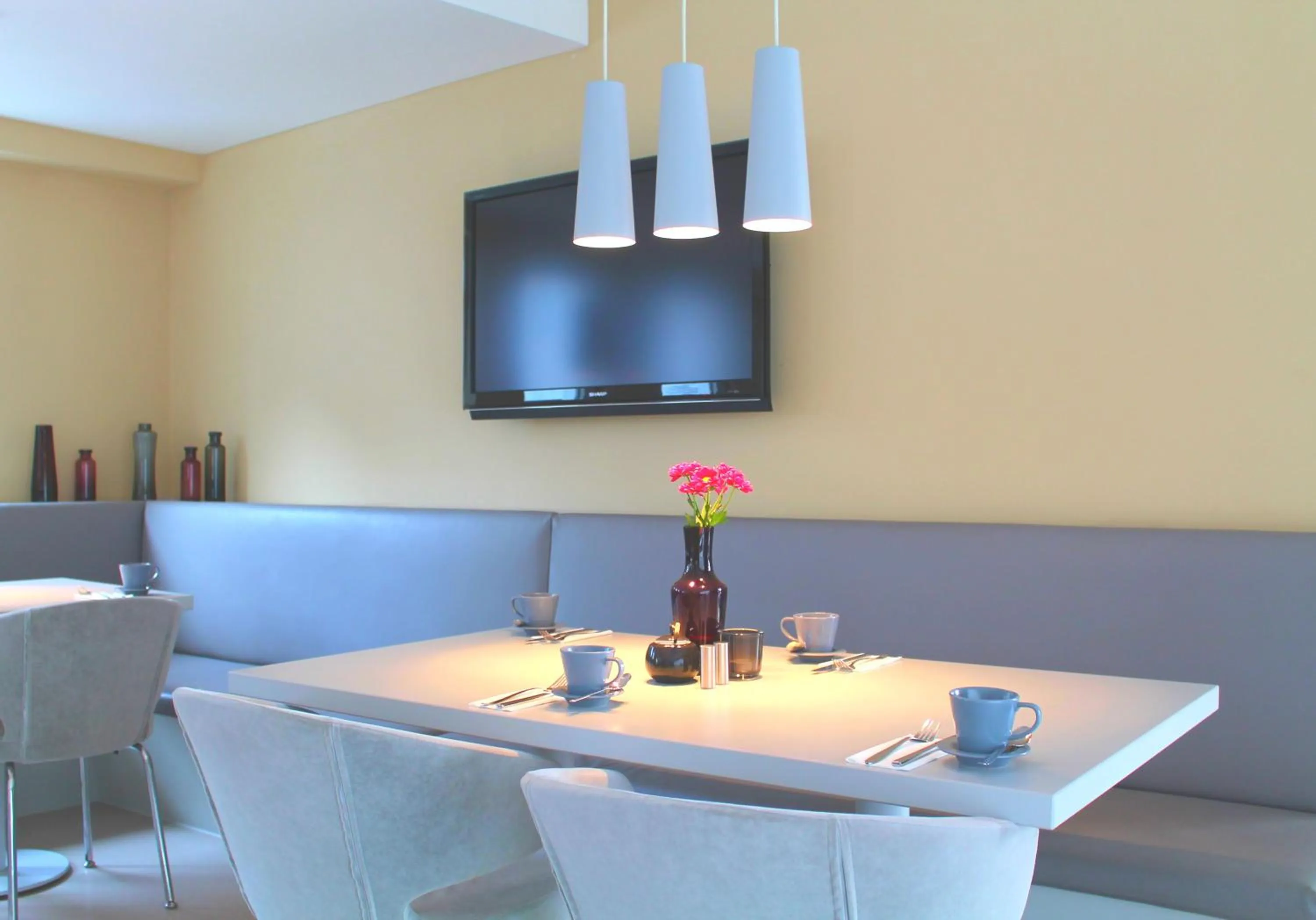 Restaurant/places to eat in The Grey Design Hotel