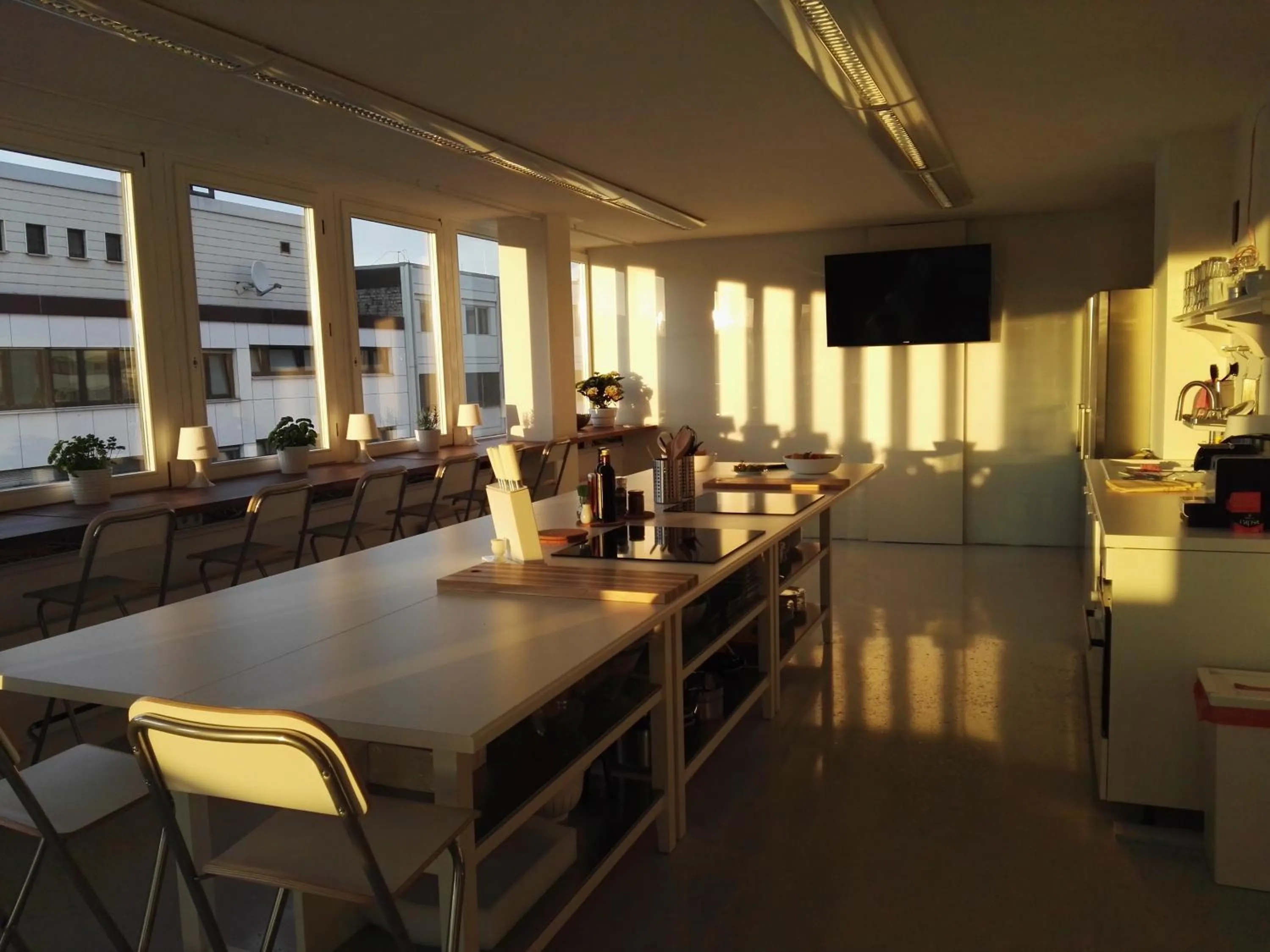 Communal lounge/ TV room in Business Hotel Wiesbaden PRIME