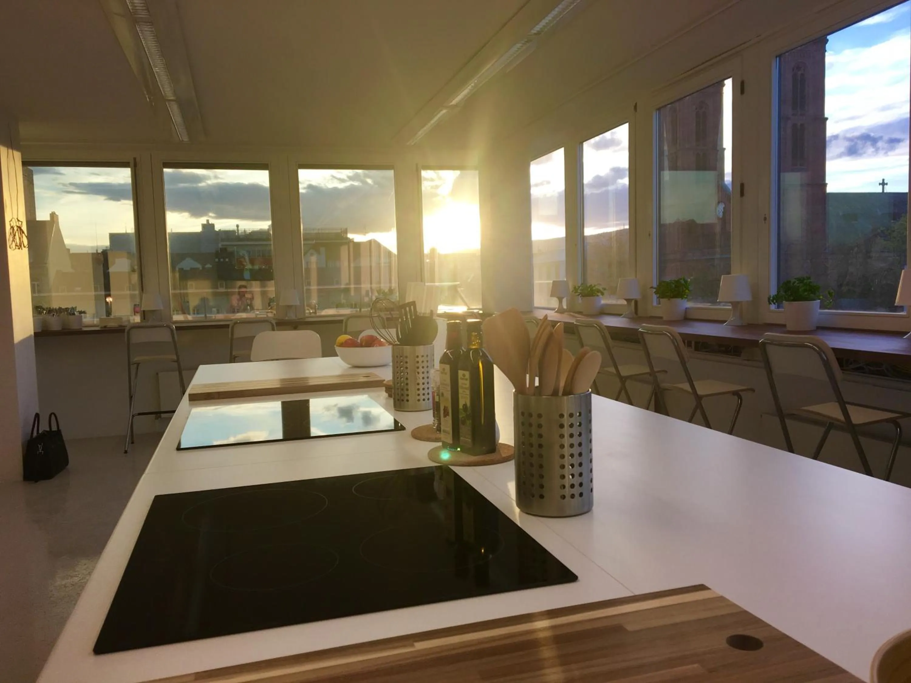 Kitchen or kitchenette in Business Hotel Wiesbaden PRIME