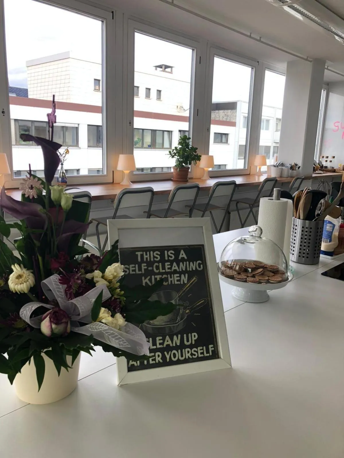 Kitchen or kitchenette in Business Hotel Wiesbaden PRIME