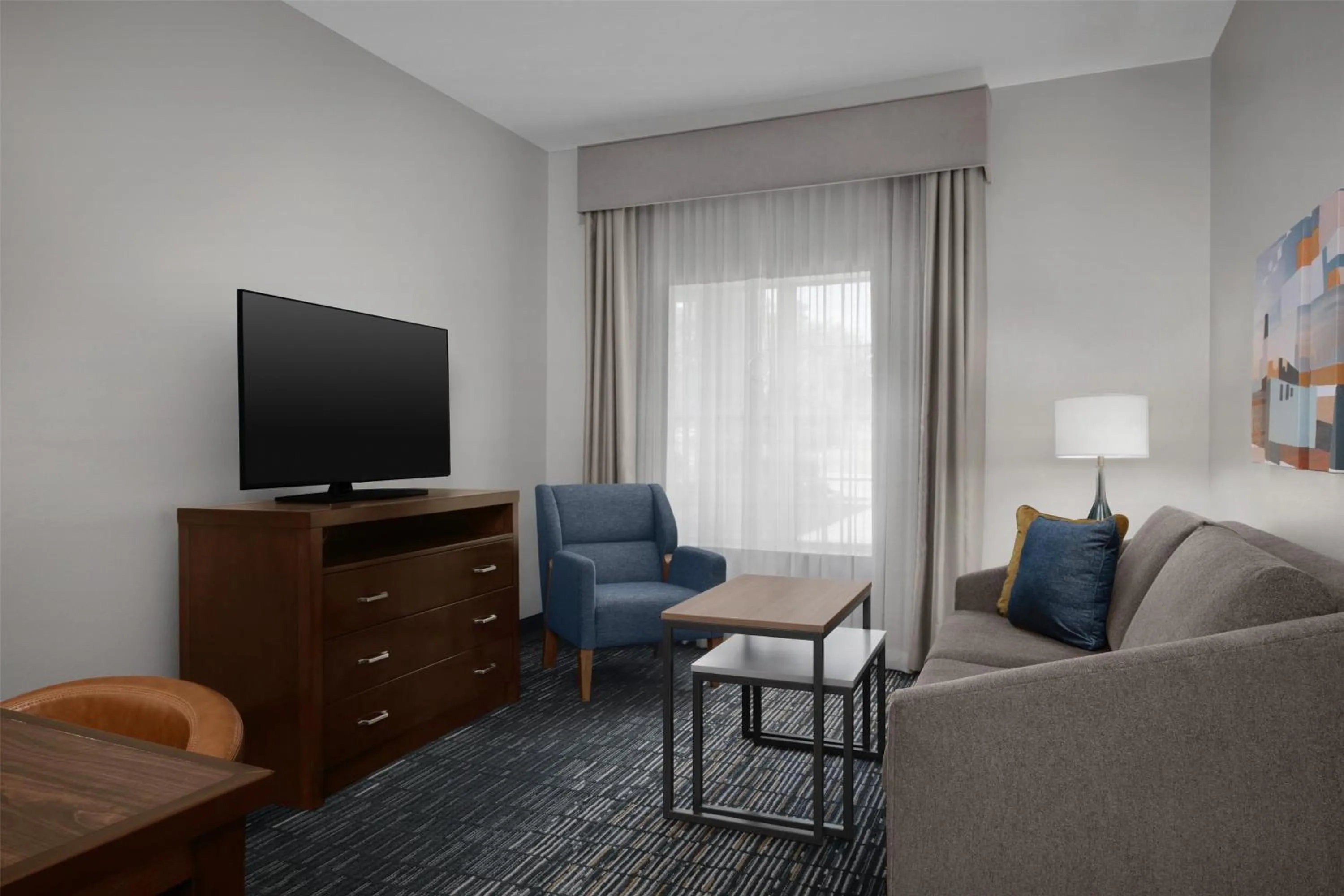 Living room in Homewood Suites by Hilton Newark-Cranford