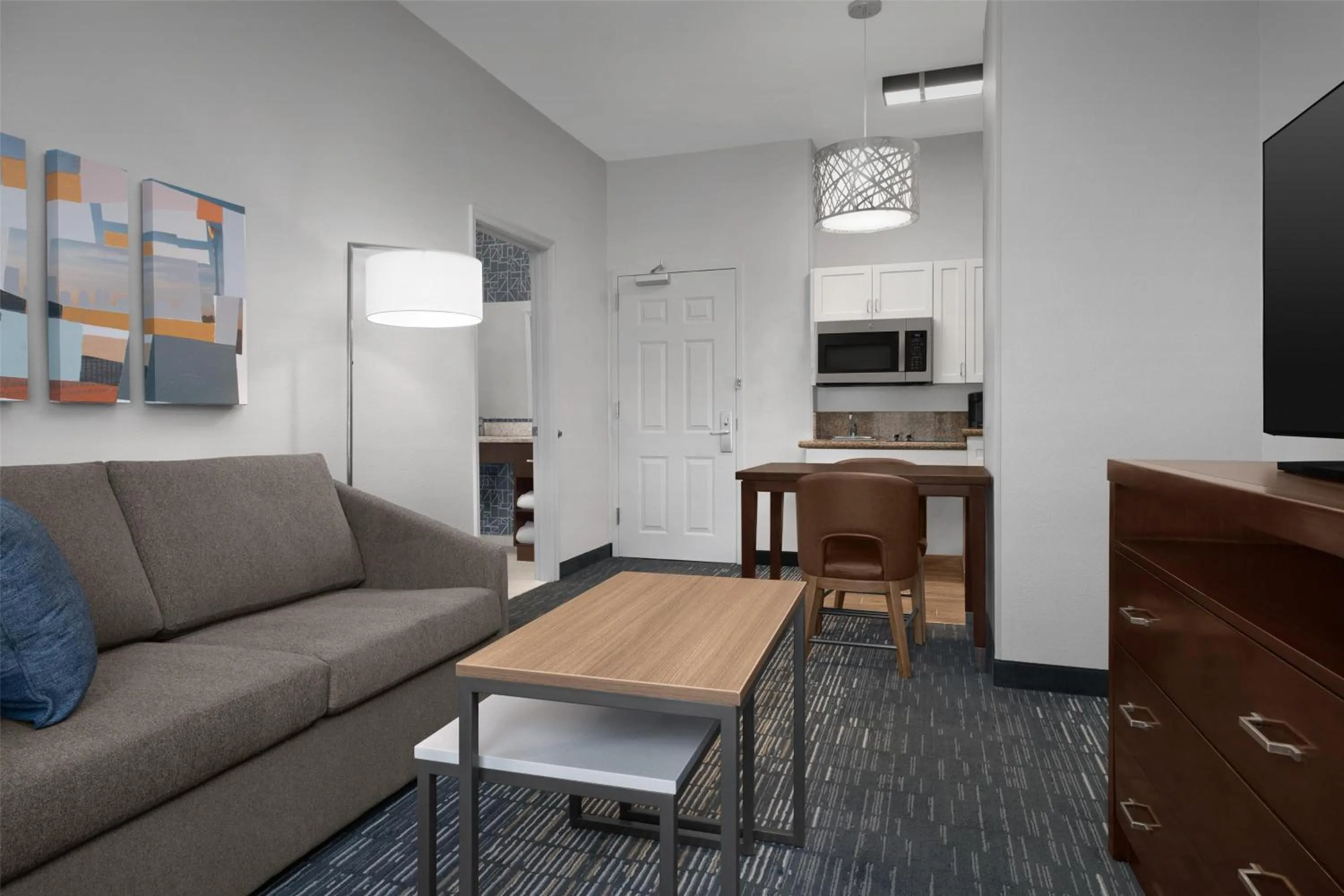 Living room in Homewood Suites by Hilton Newark-Cranford