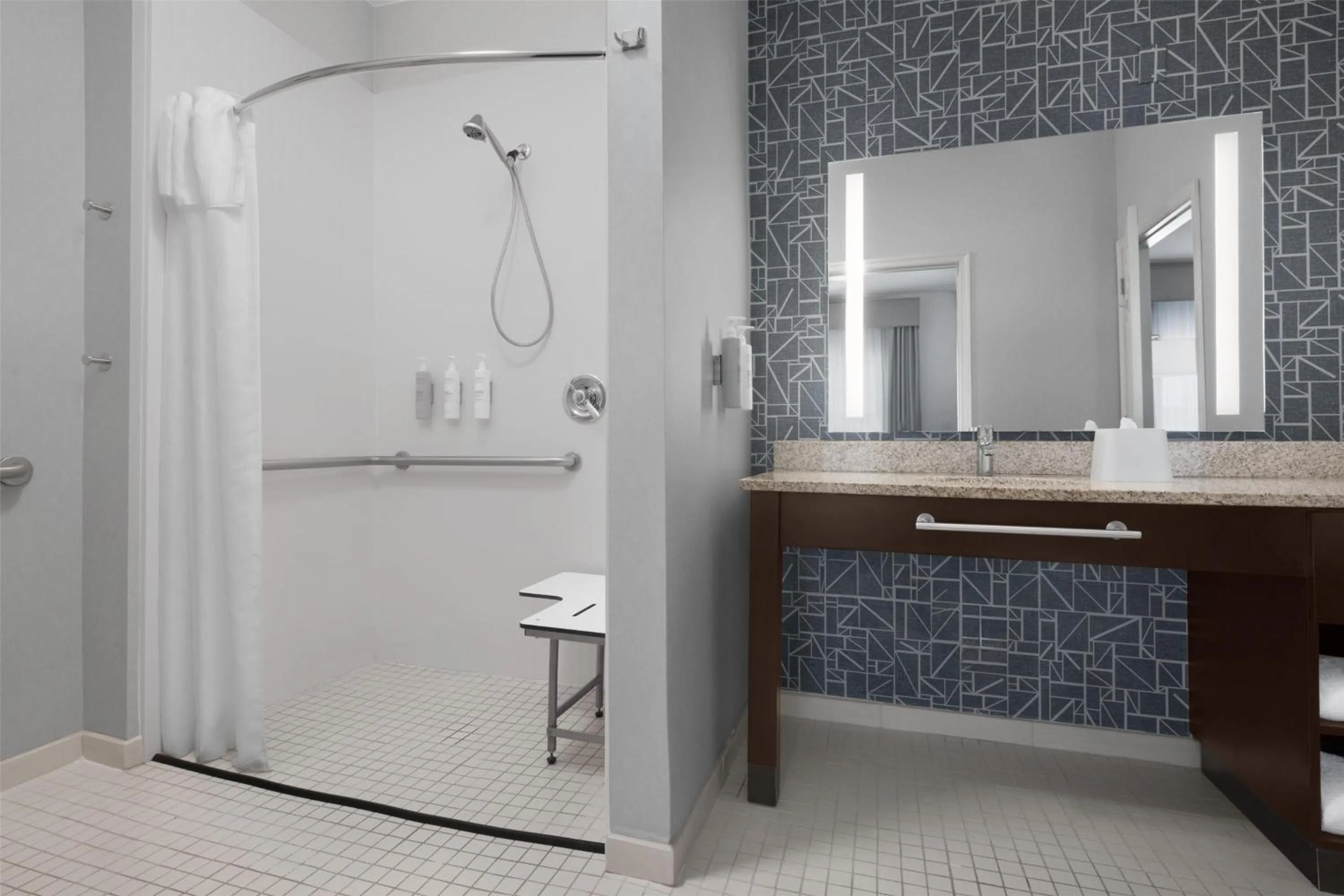 Bathroom in Homewood Suites by Hilton Newark-Cranford