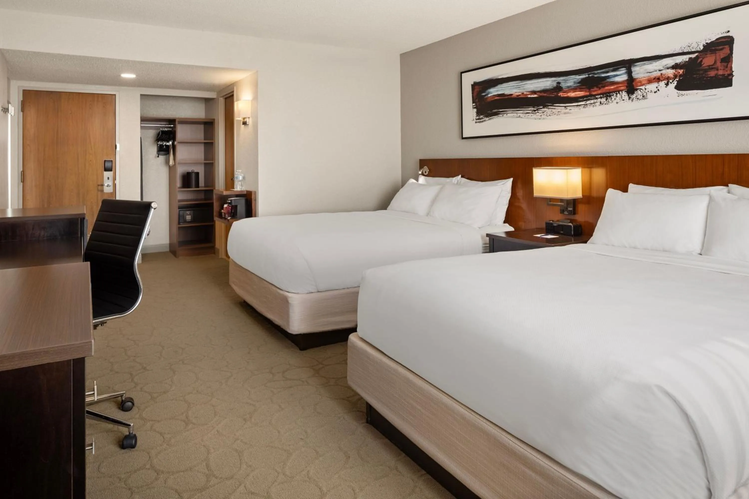 Photo of the whole room, Bed in Delta Hotels by Marriott Minneapolis Northeast