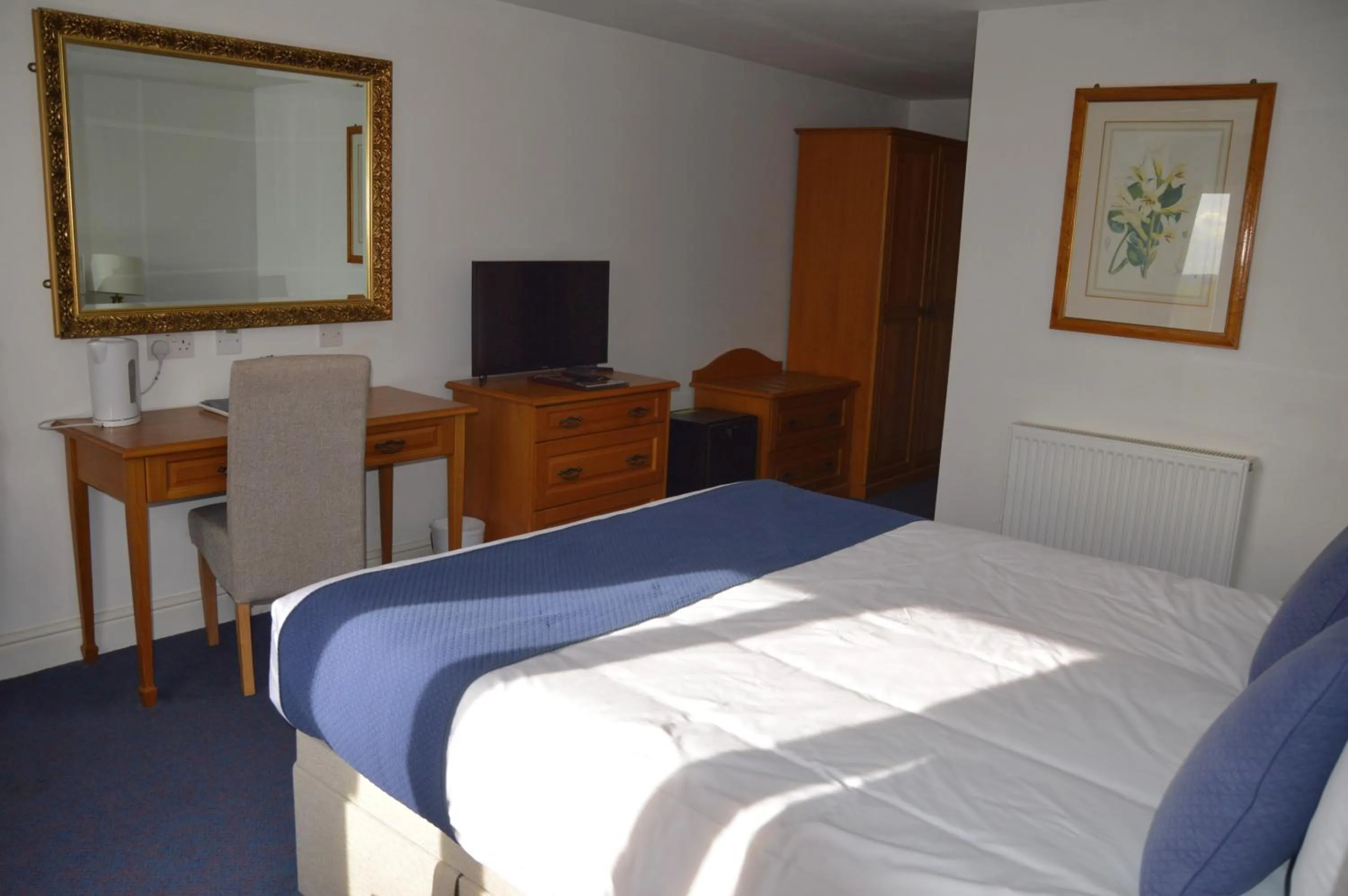 Bedroom, Bed in The Ram at Tivetshall