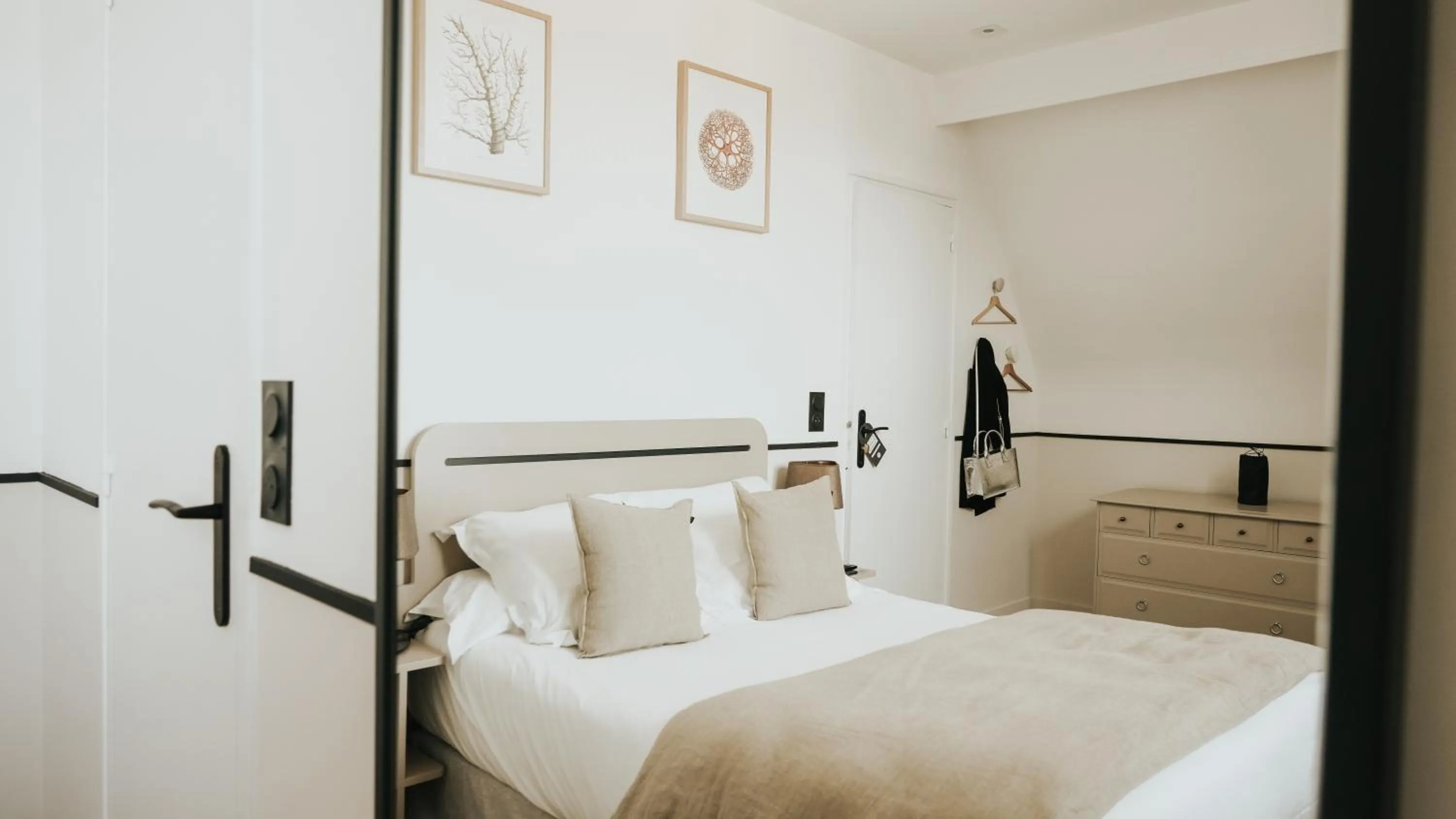 Bed in Hôtel De La Marine