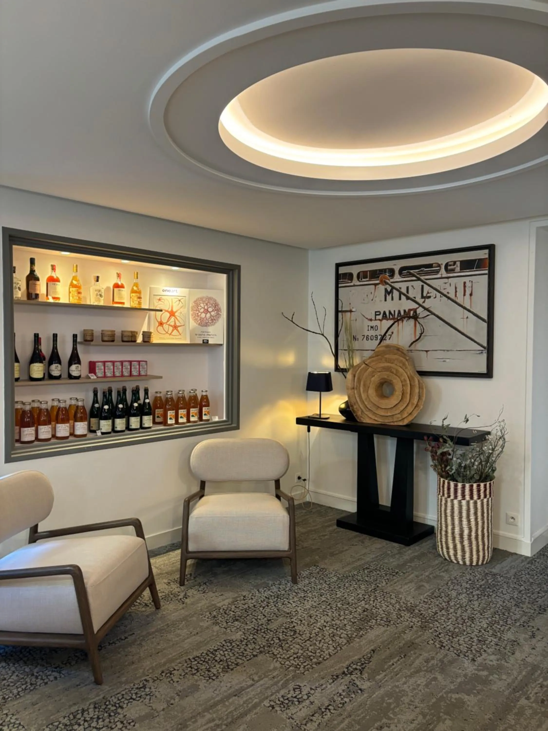 On-site shops in Hôtel De La Marine