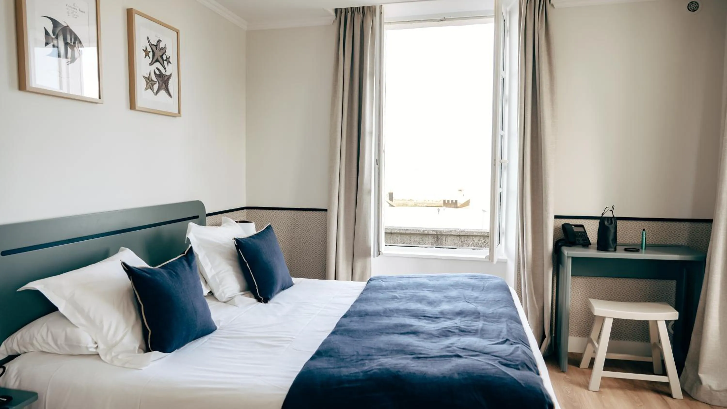 Bed in Hôtel De La Marine