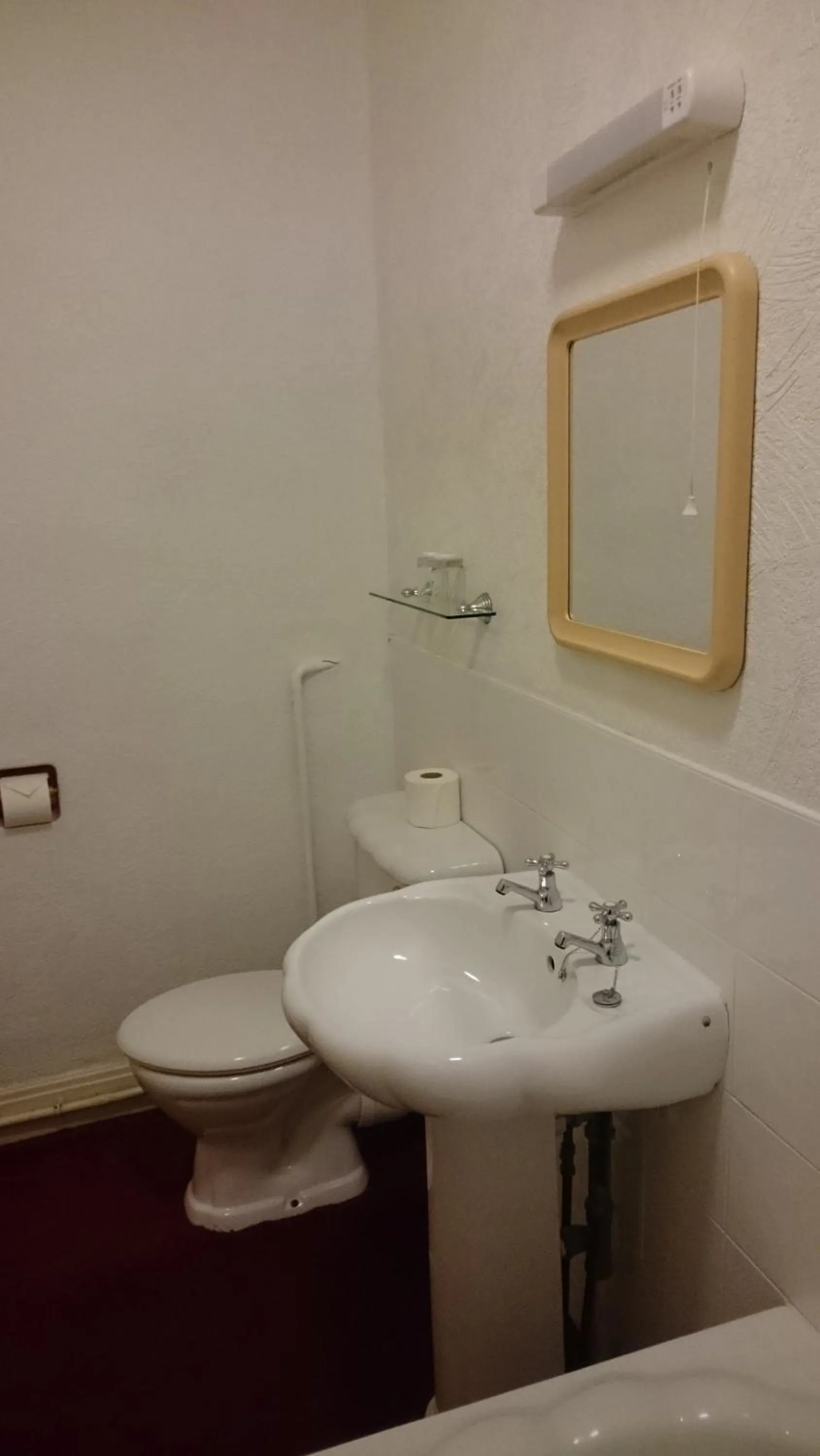 Bathroom in The Belgrave Hotel Tenby