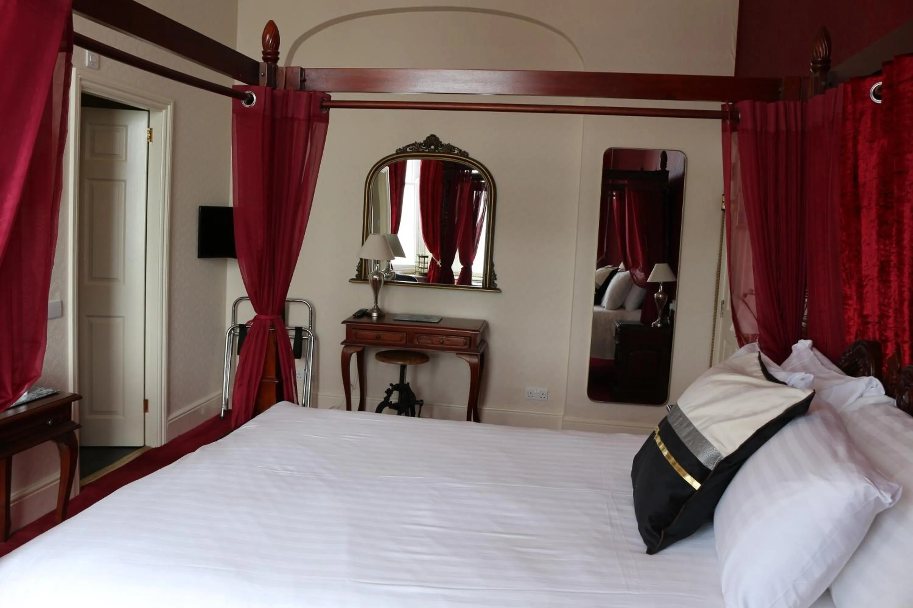 Bedroom, Bed in The Belgrave Hotel Tenby