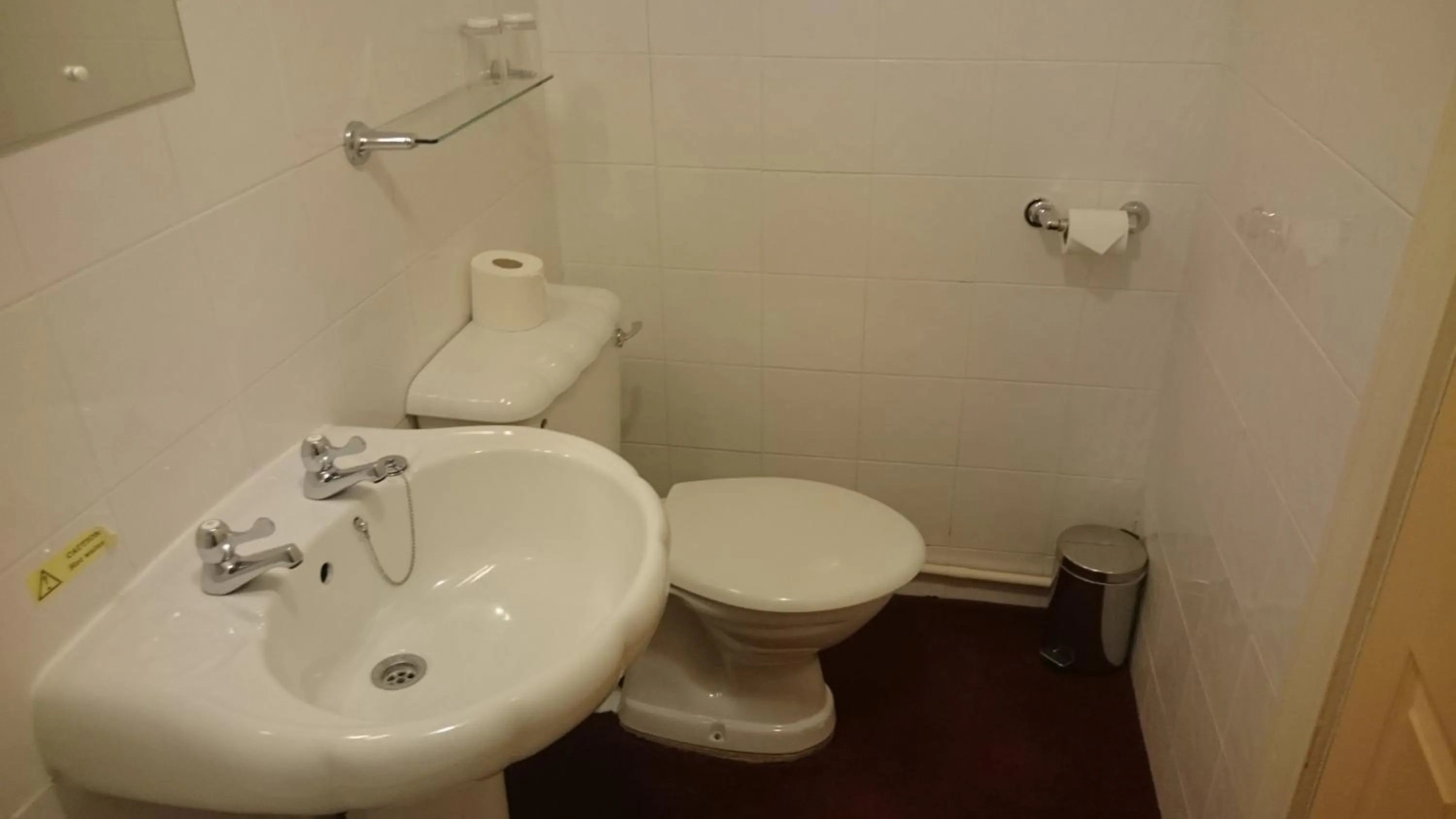 Bathroom in The Belgrave Hotel Tenby