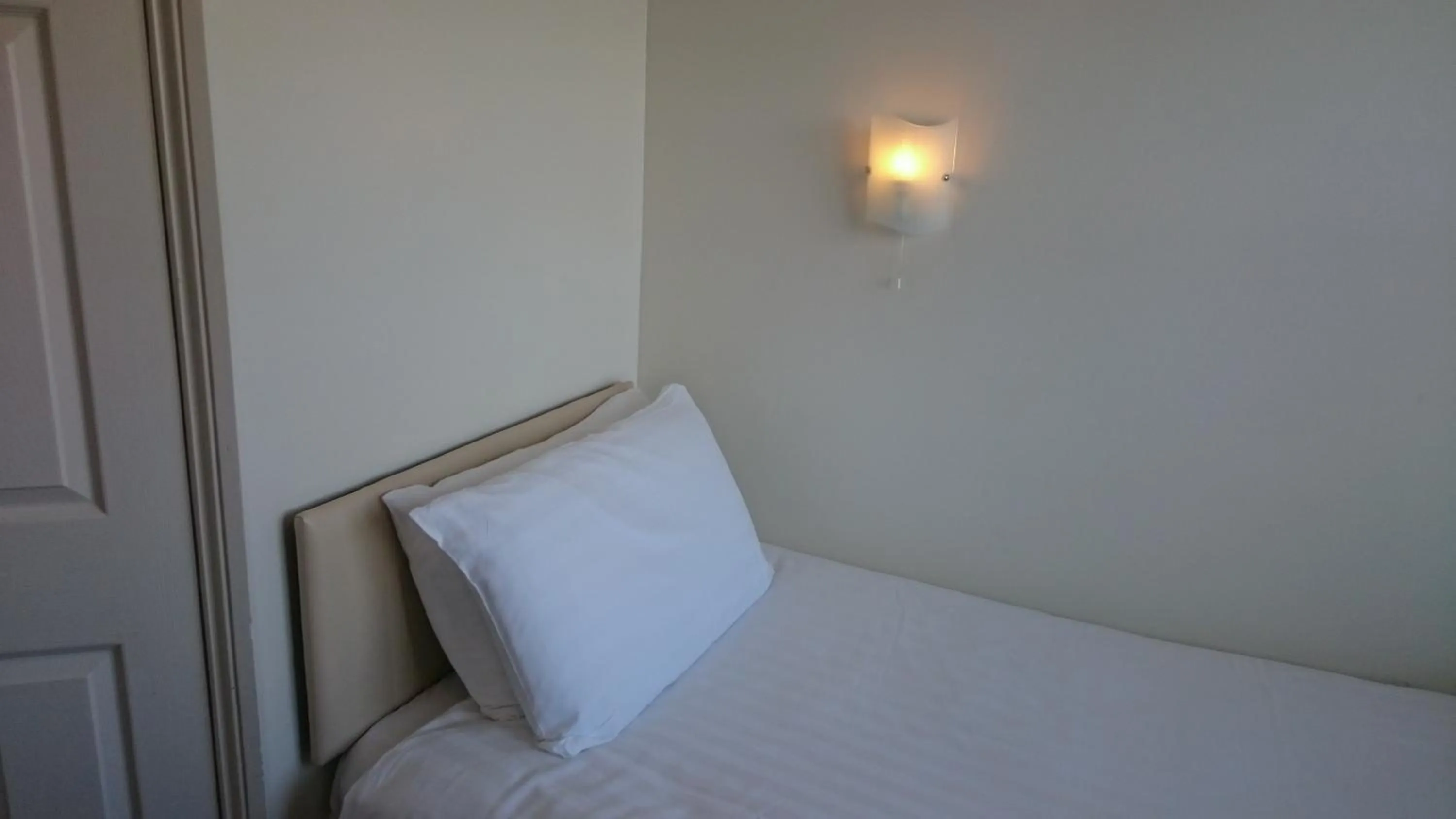 Bedroom, Bed in The Belgrave Hotel Tenby