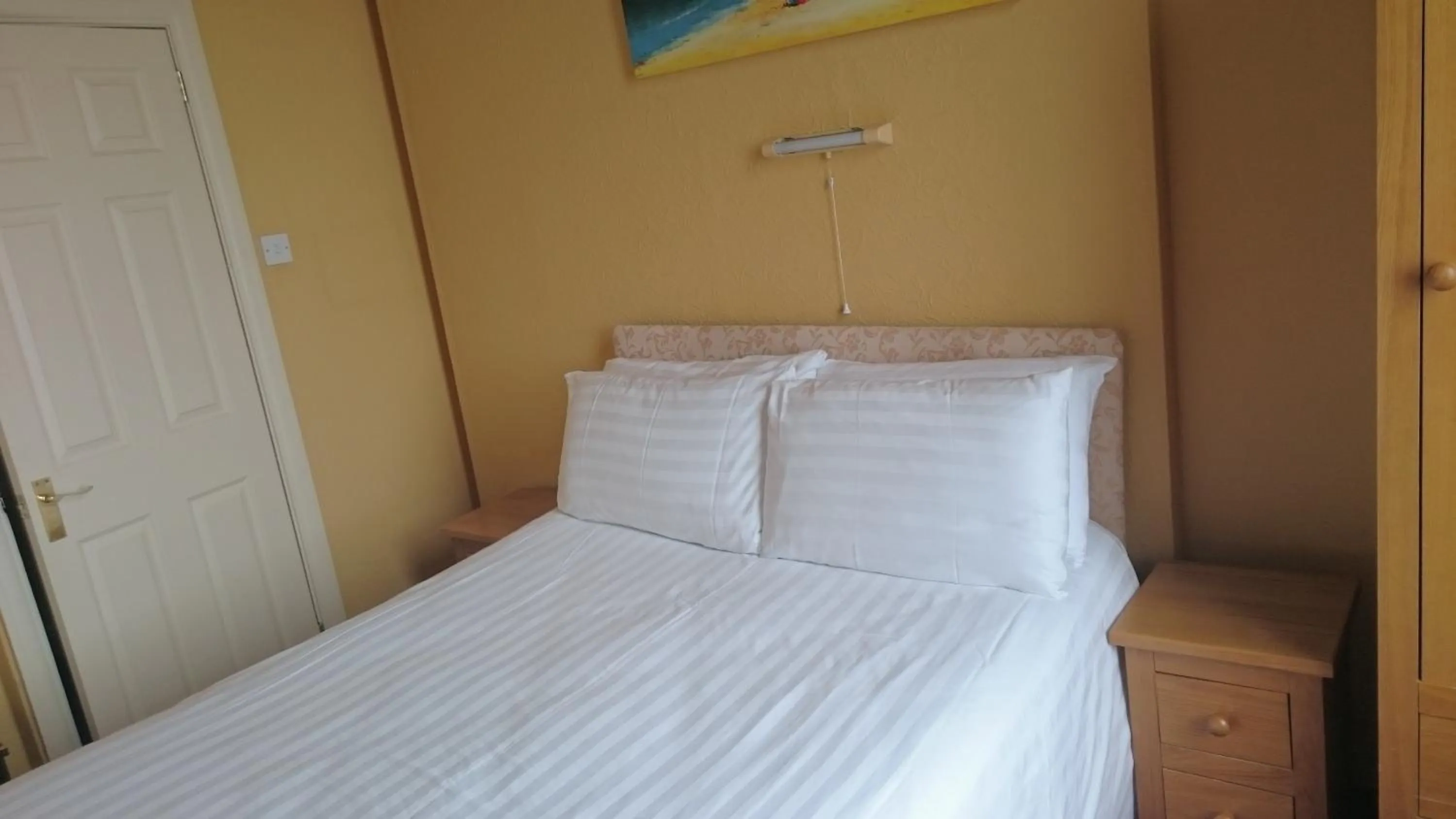 Bedroom, Bed in The Belgrave Hotel Tenby