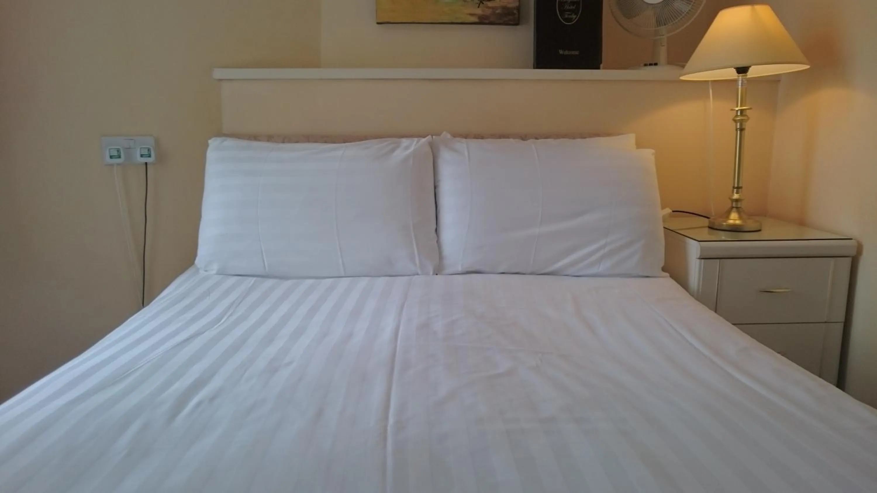 Bedroom, Bed in The Belgrave Hotel Tenby