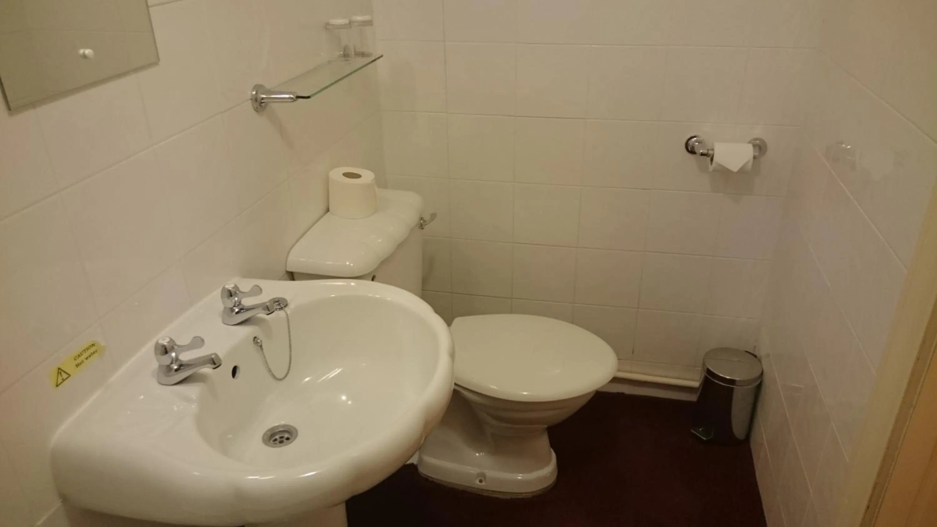 Bathroom in The Belgrave Hotel Tenby