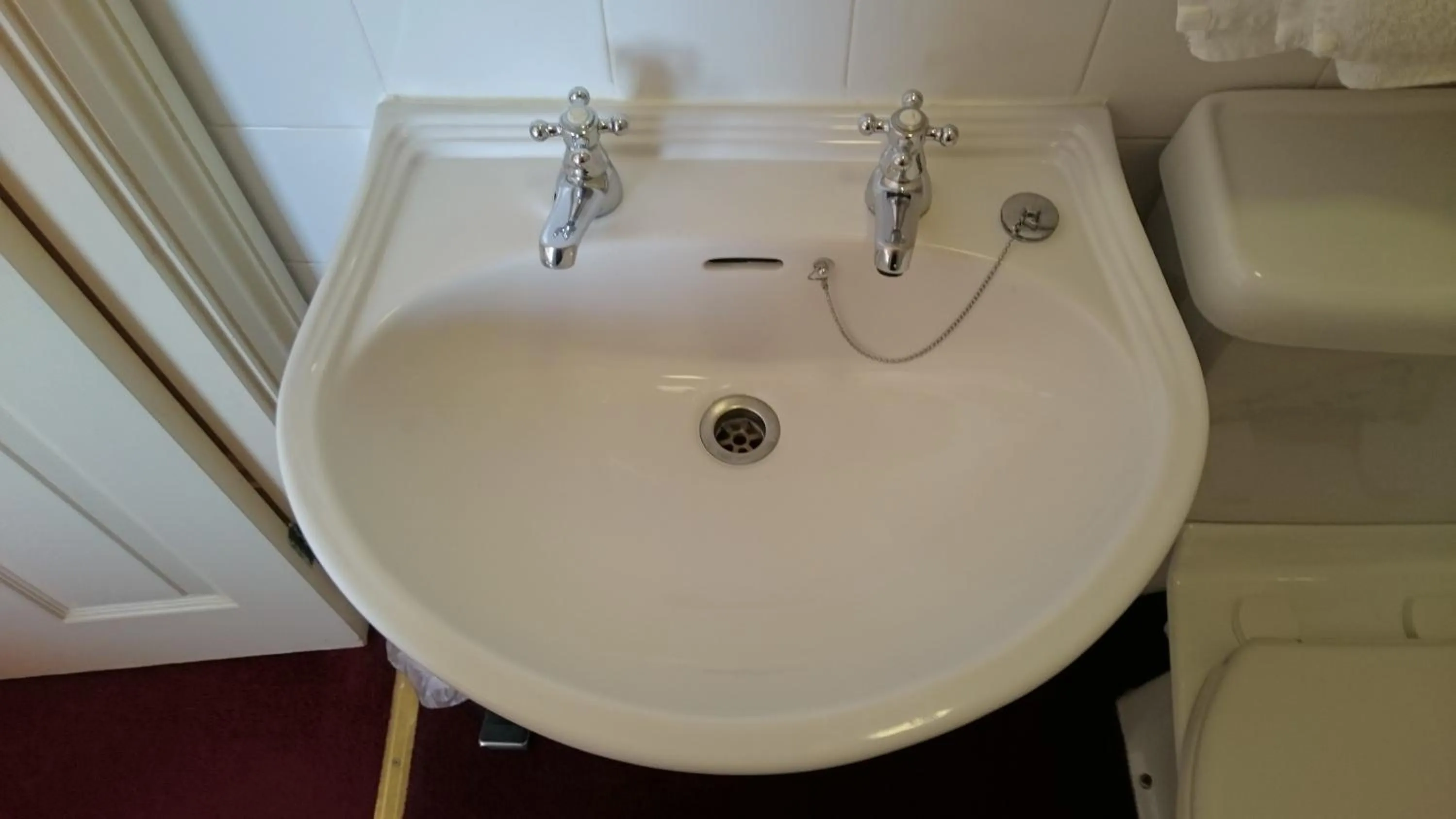 Bathroom in The Belgrave Hotel Tenby