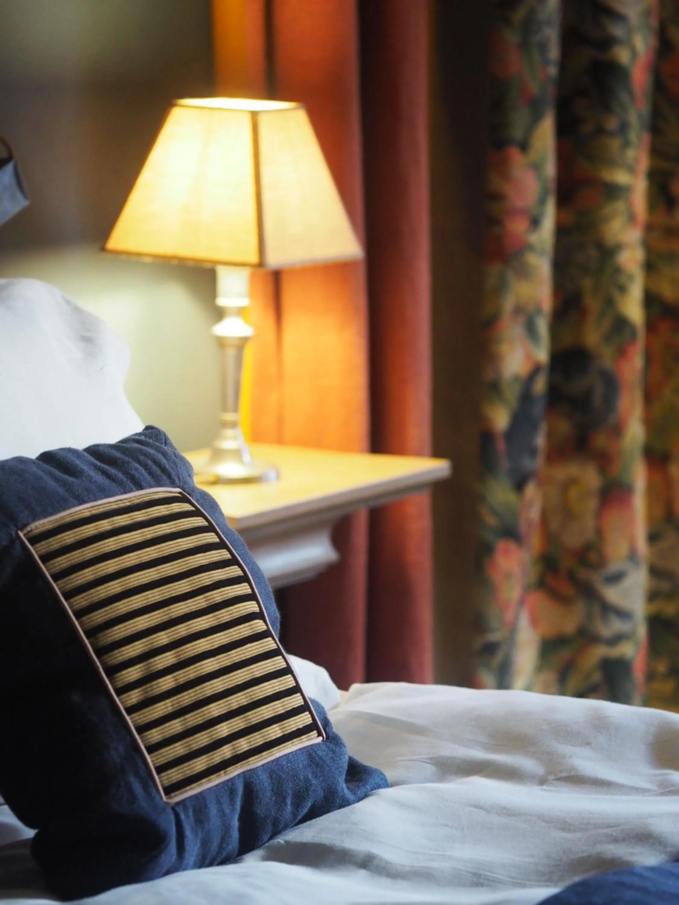 Bedroom, Bed in Château de Mercuès