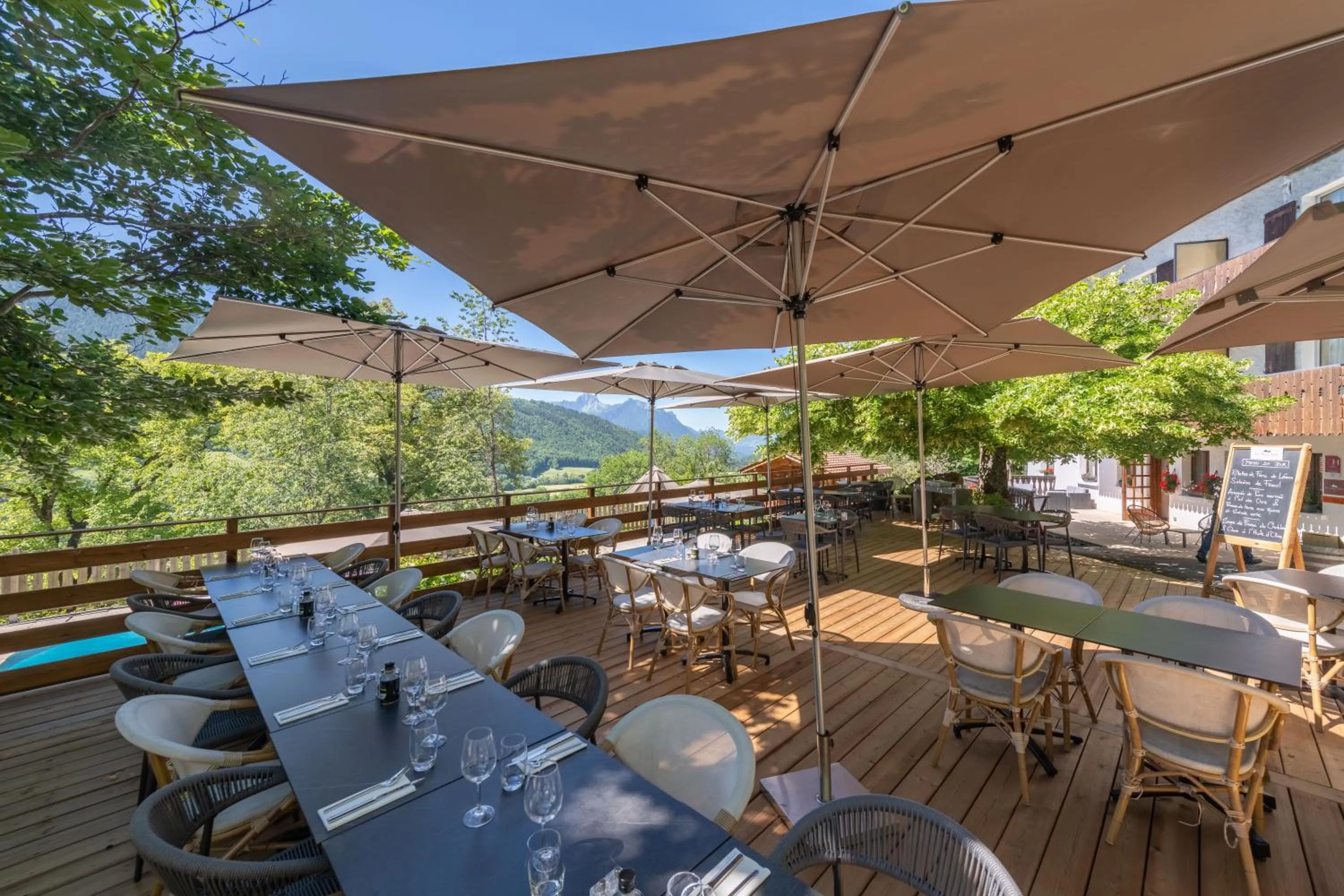 Restaurant/places to eat in Hotel Le Bois Joli