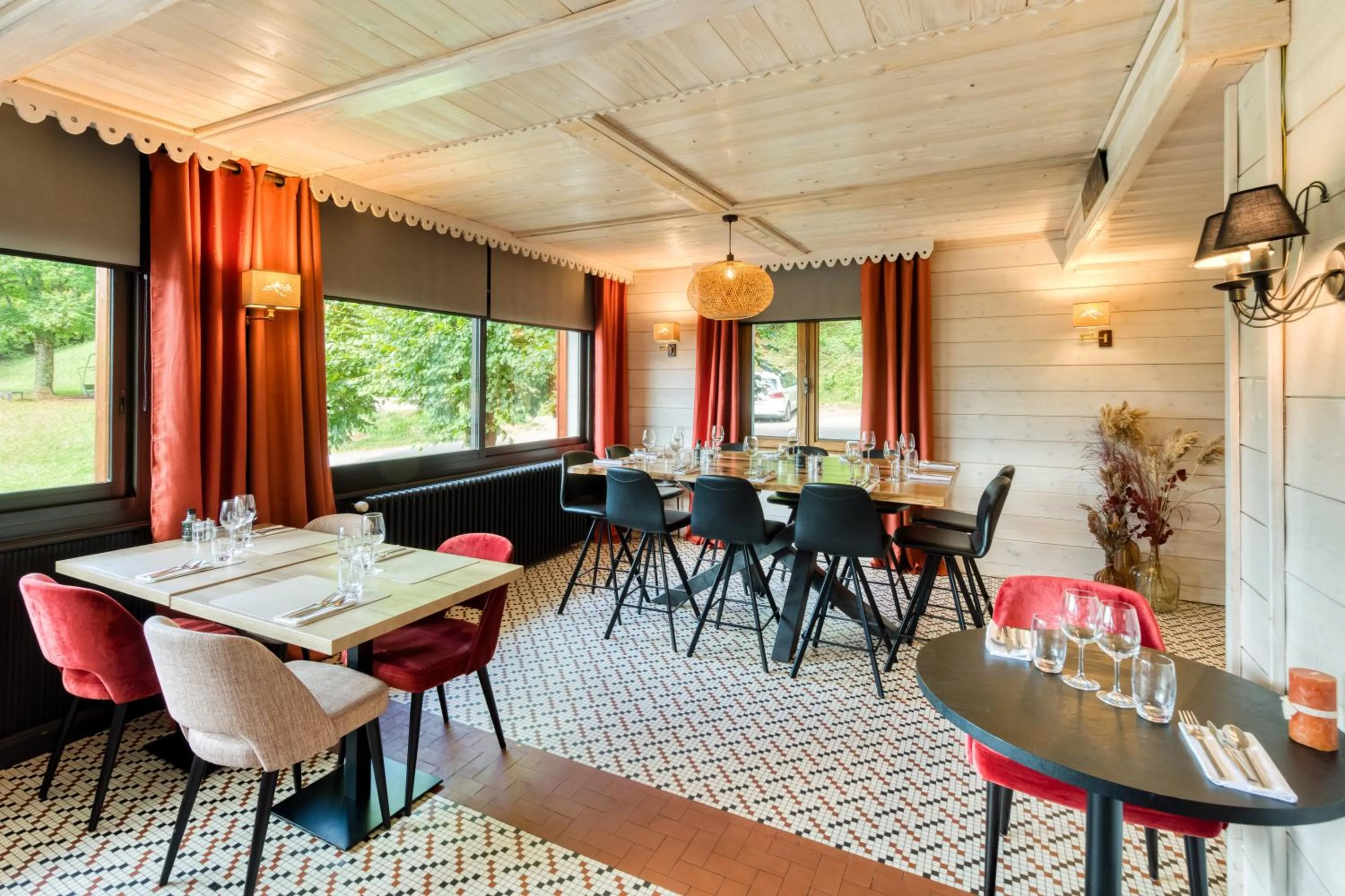 Restaurant/places to eat in Hotel Le Bois Joli