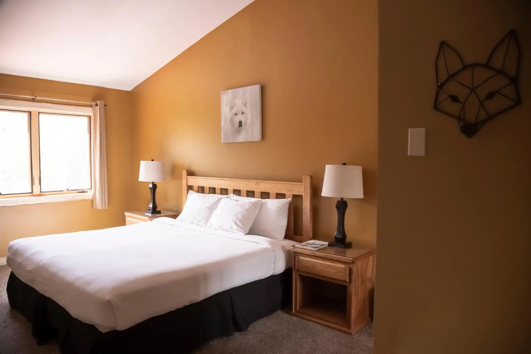 Bed in Arrowhead Mountain Lodge