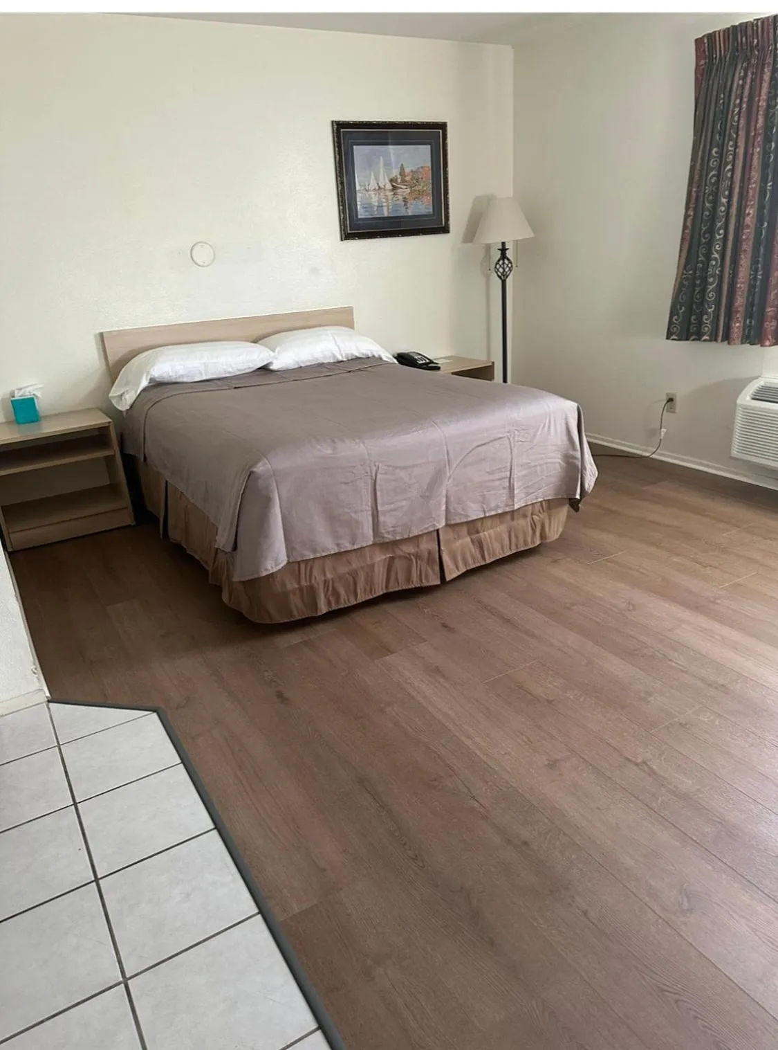 Bed in Jolly Roger Hotel