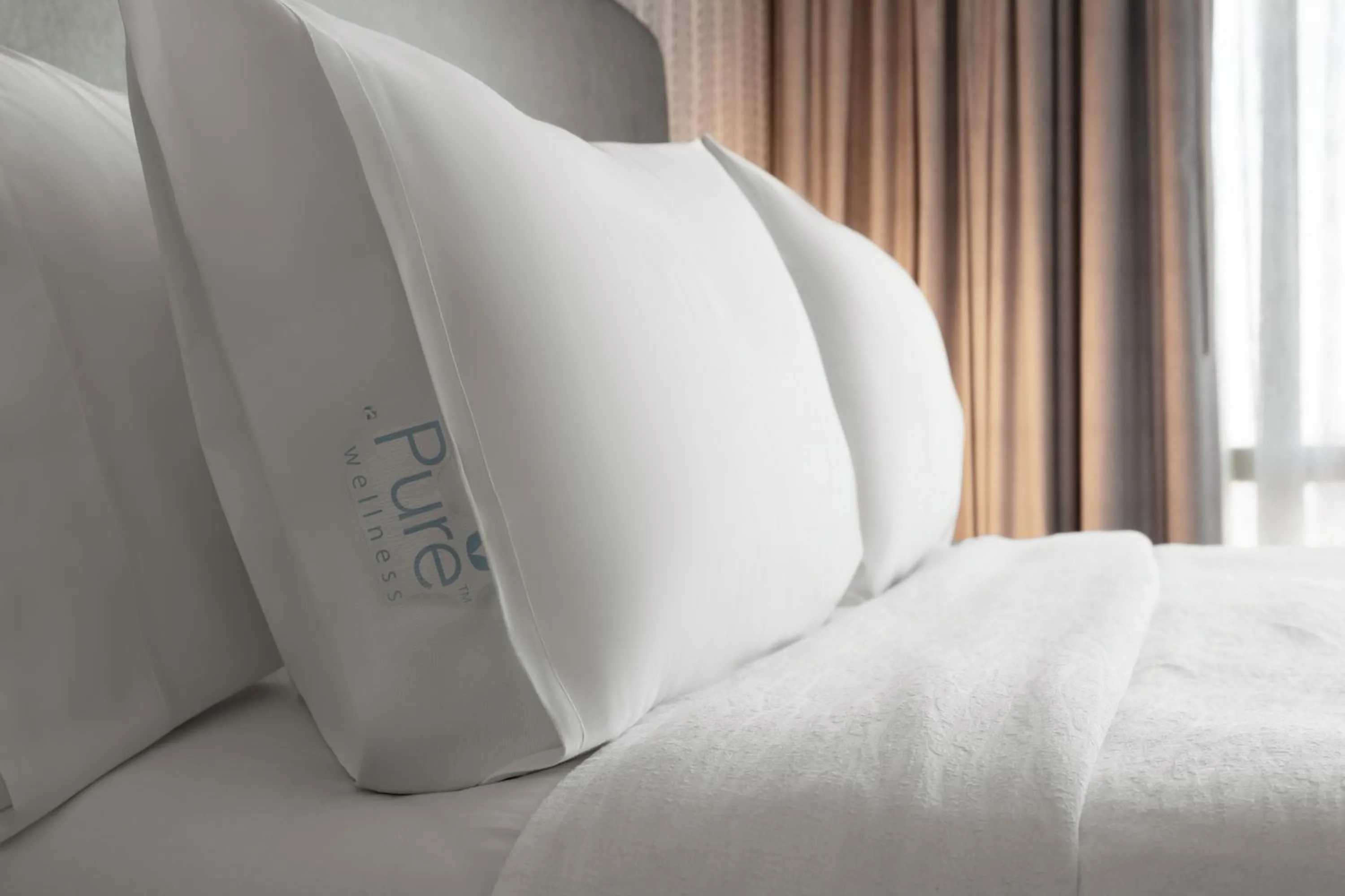 Bed in Embassy Suites by Hilton Charlotte Concord Golf Resort & Spa