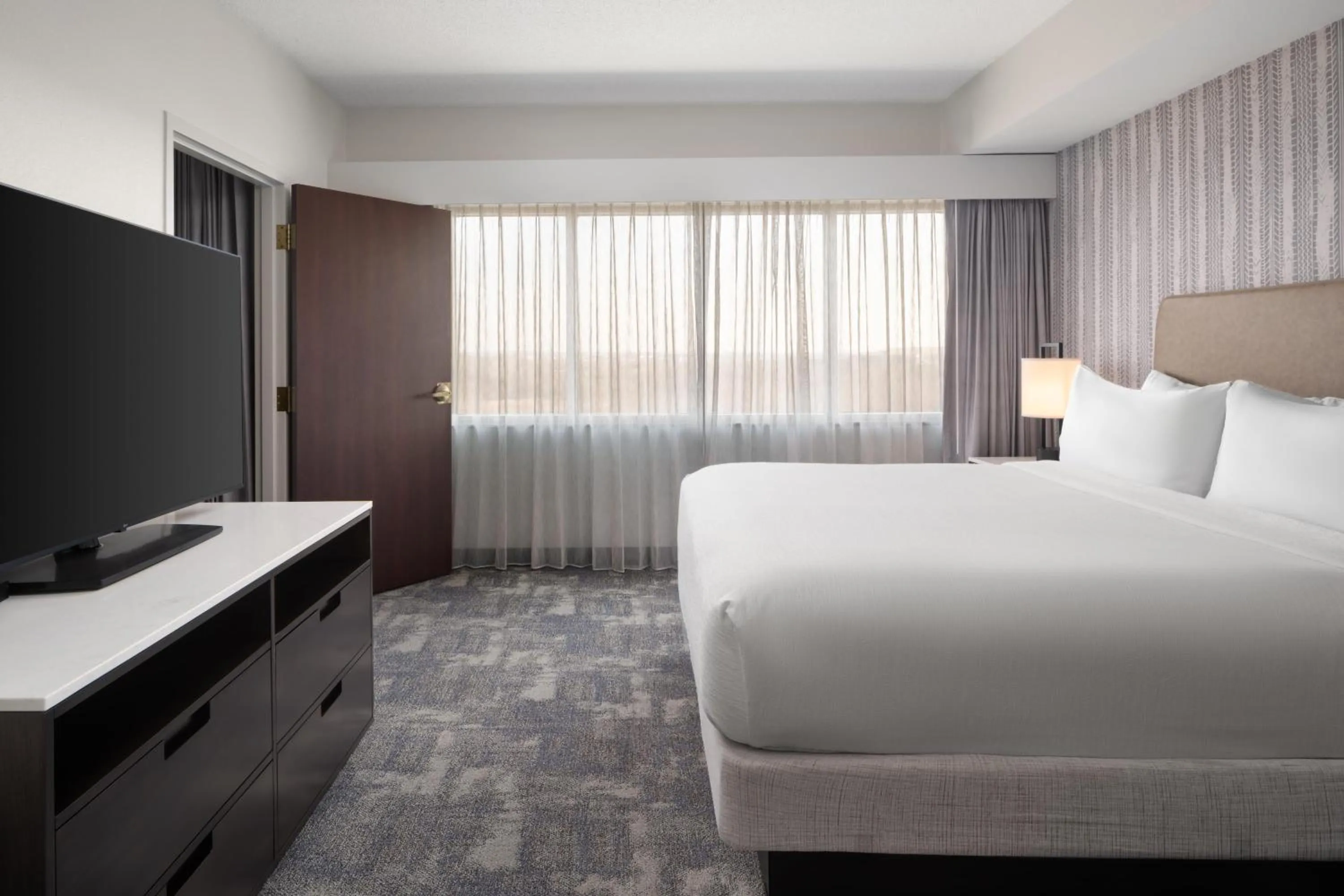 Bed in Embassy Suites by Hilton Charlotte Concord Golf Resort & Spa