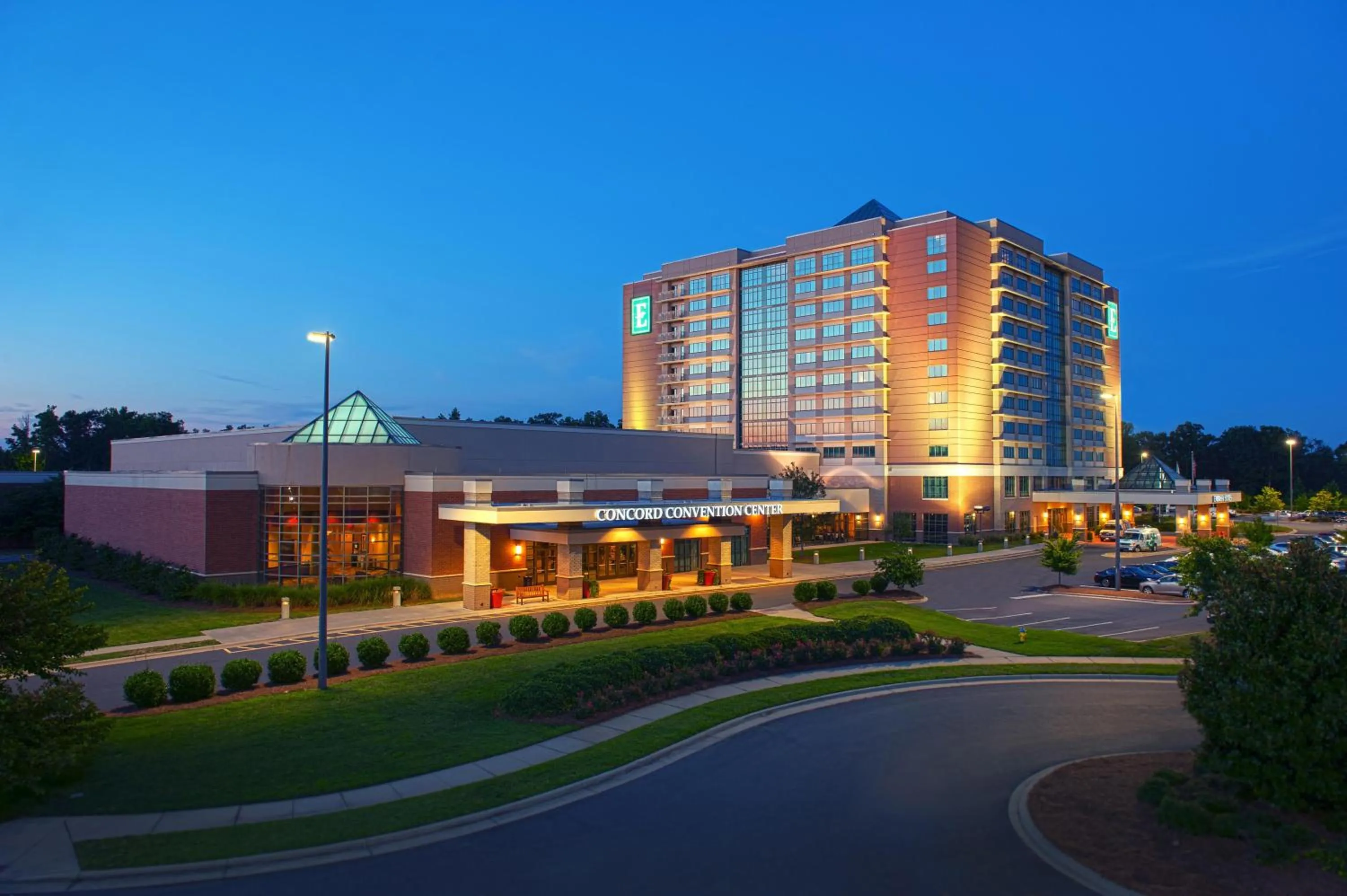 Property building in Embassy Suites by Hilton Charlotte Concord Golf Resort & Spa