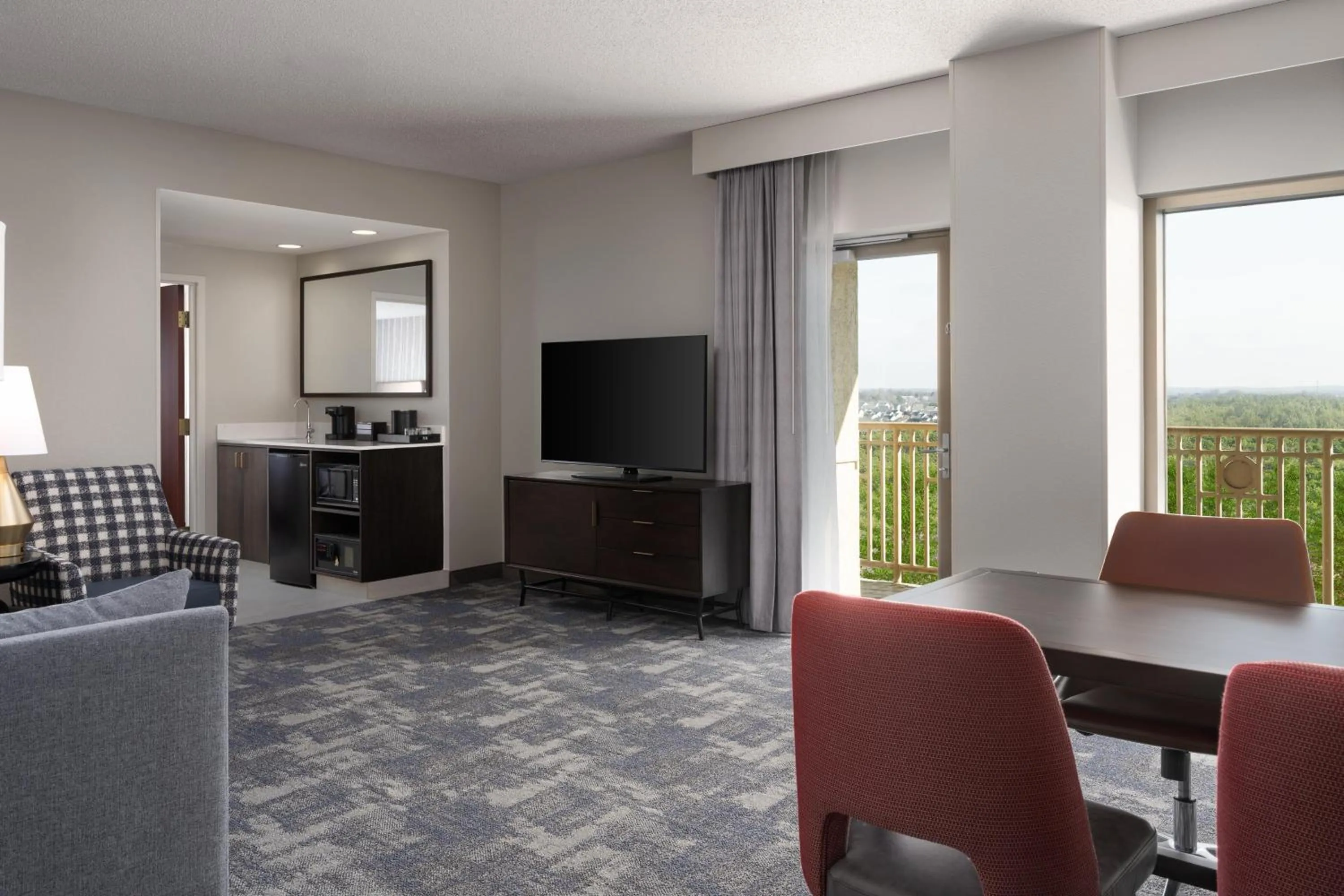 Living room in Embassy Suites by Hilton Charlotte Concord Golf Resort & Spa