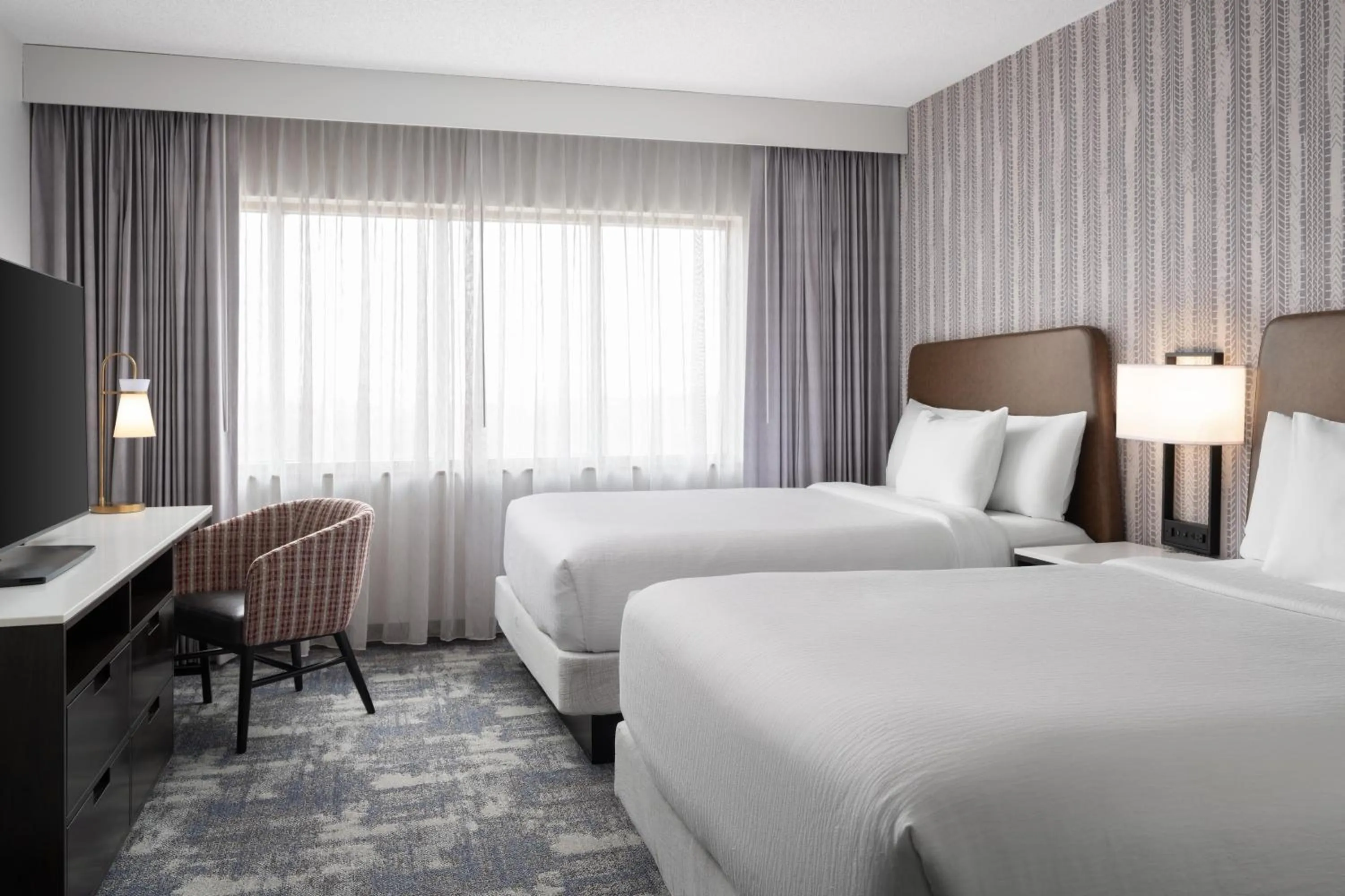 Bed in Embassy Suites by Hilton Charlotte Concord Golf Resort & Spa