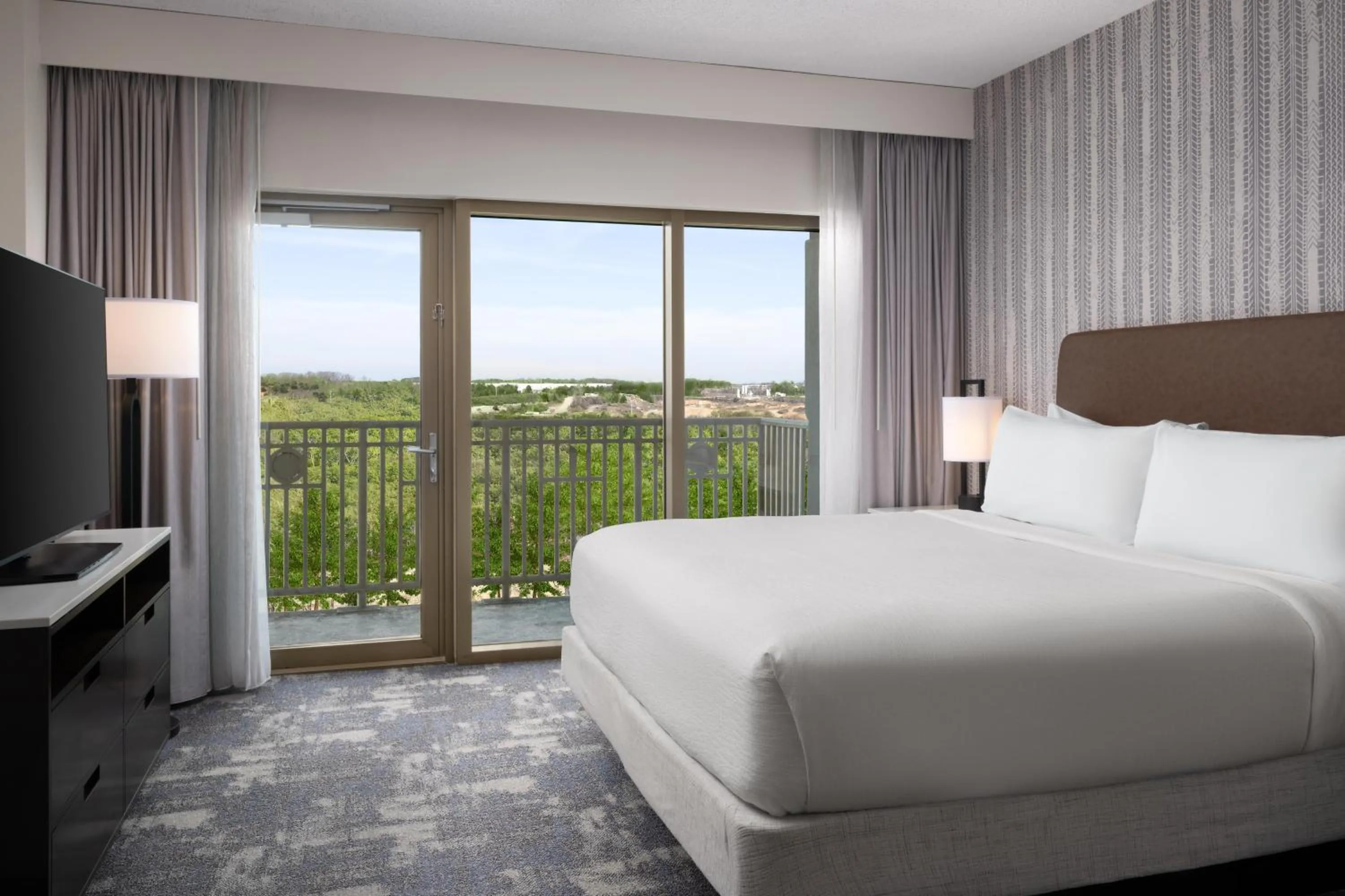 View (from property/room), Bed in Embassy Suites by Hilton Charlotte Concord Golf Resort & Spa