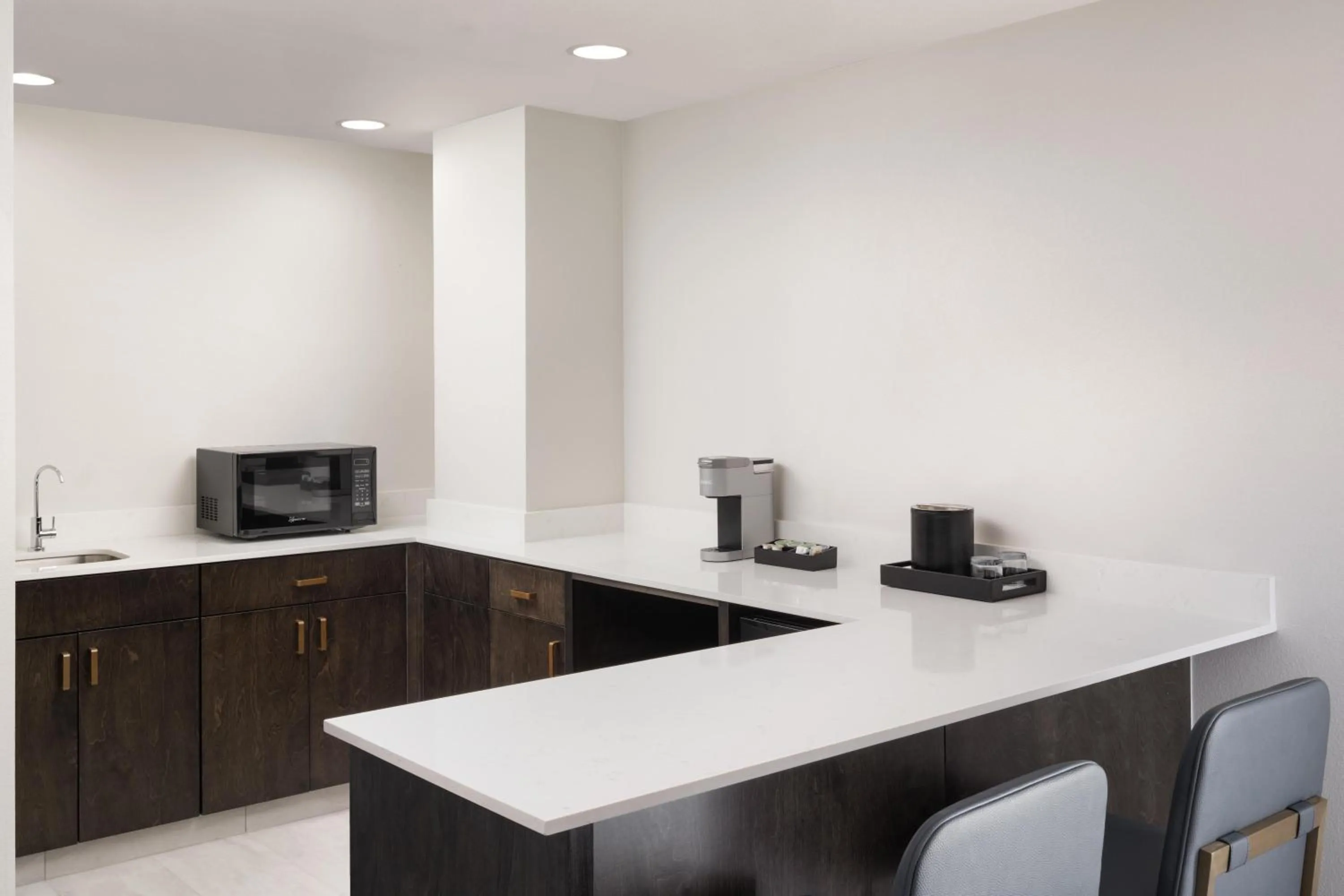 Bed in Embassy Suites by Hilton Charlotte Concord Golf Resort & Spa