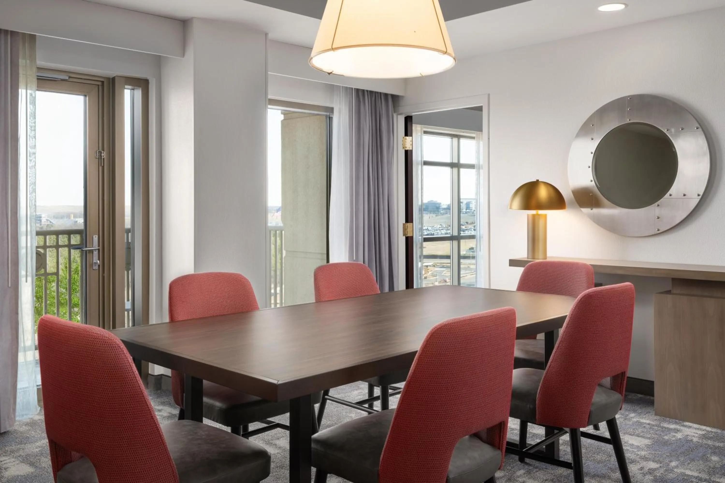 Kitchen or kitchenette in Embassy Suites by Hilton Charlotte Concord Golf Resort & Spa