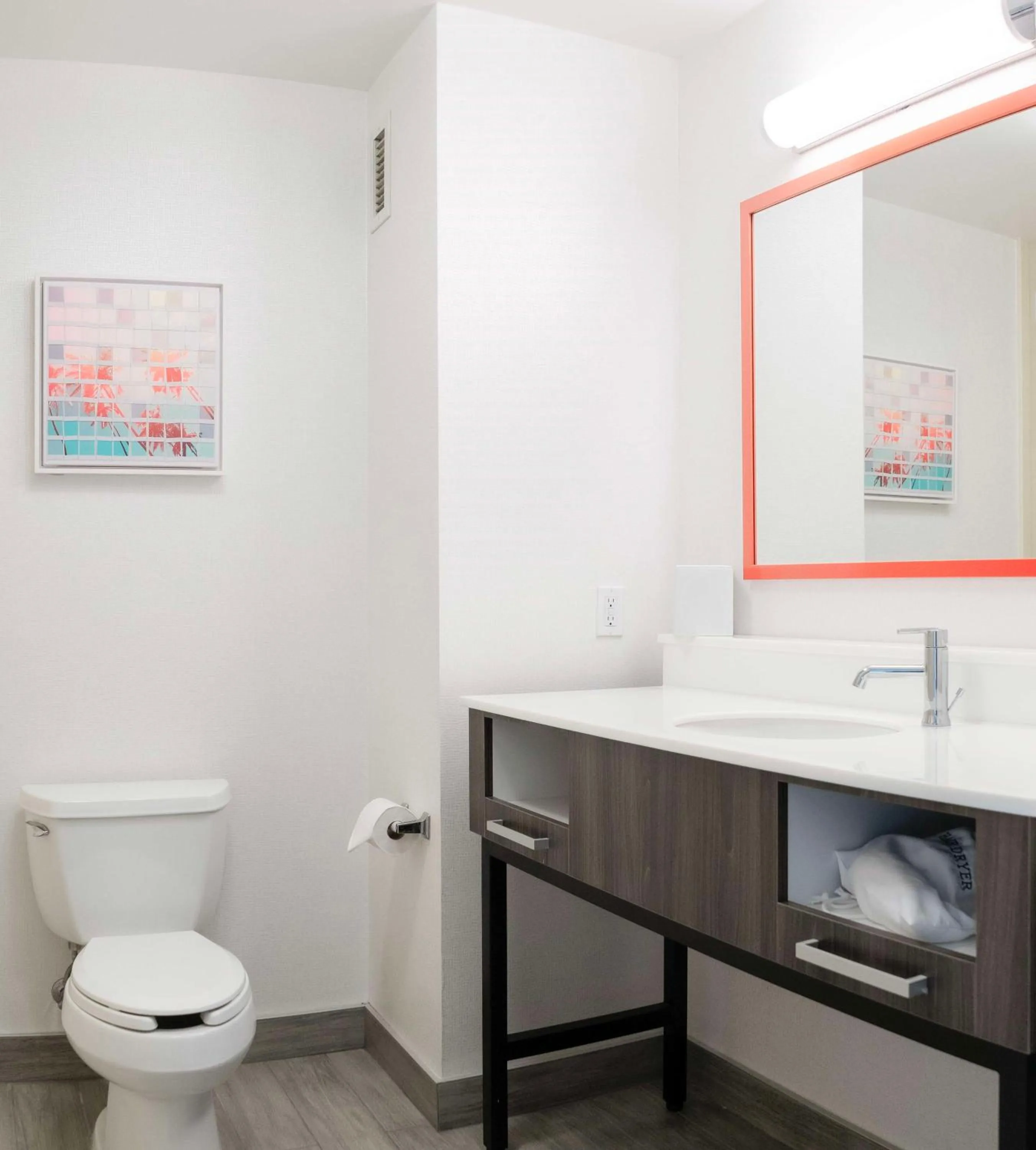 Bathroom in Hampton Inn & Suites Seal Beach