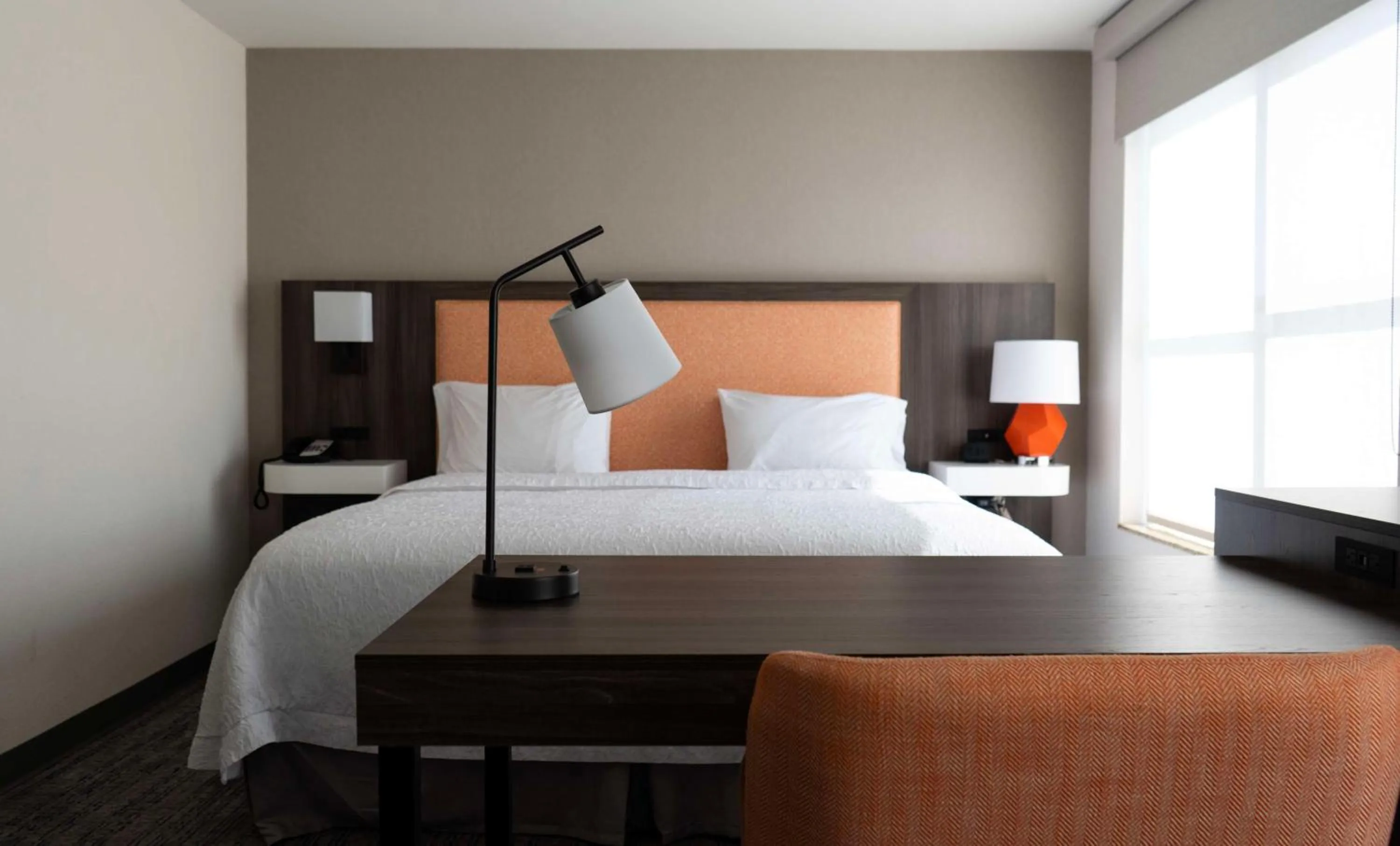 Bedroom, Bed in Hampton Inn & Suites Seal Beach