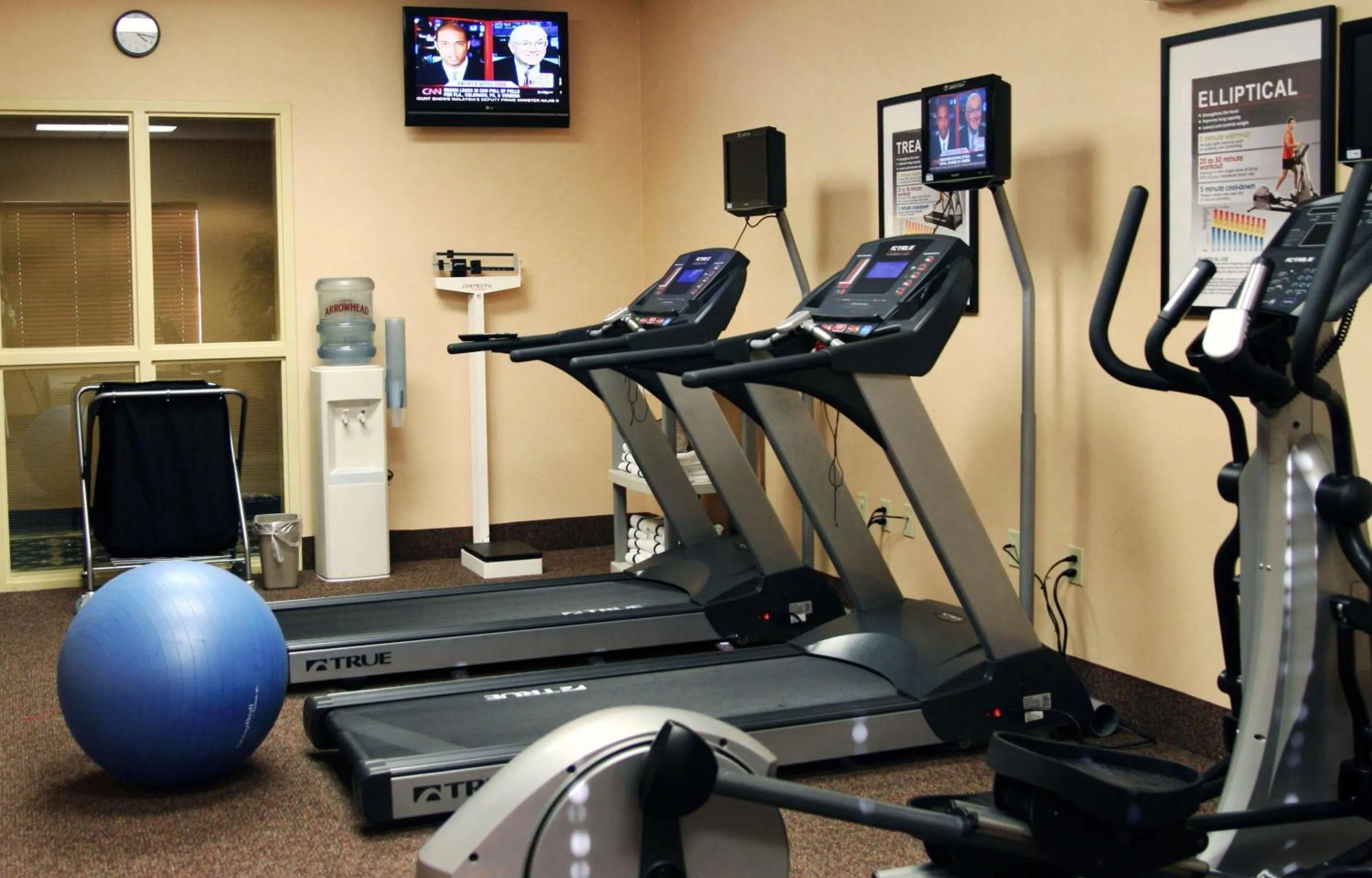 Fitness centre/facilities in Hampton Inn & Suites Seal Beach