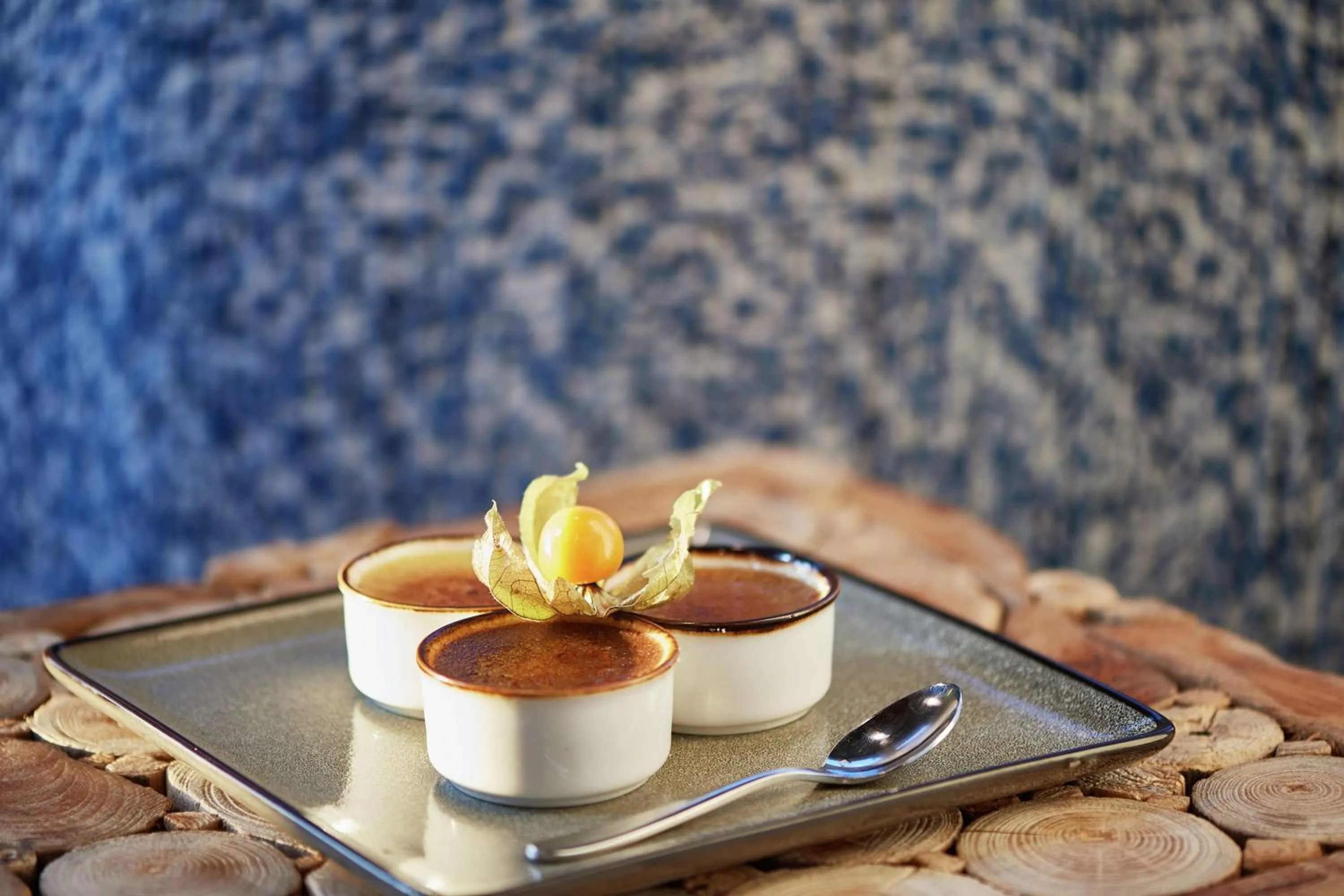 Dining area in DoubleTree by Hilton Hotel Berkeley Marina