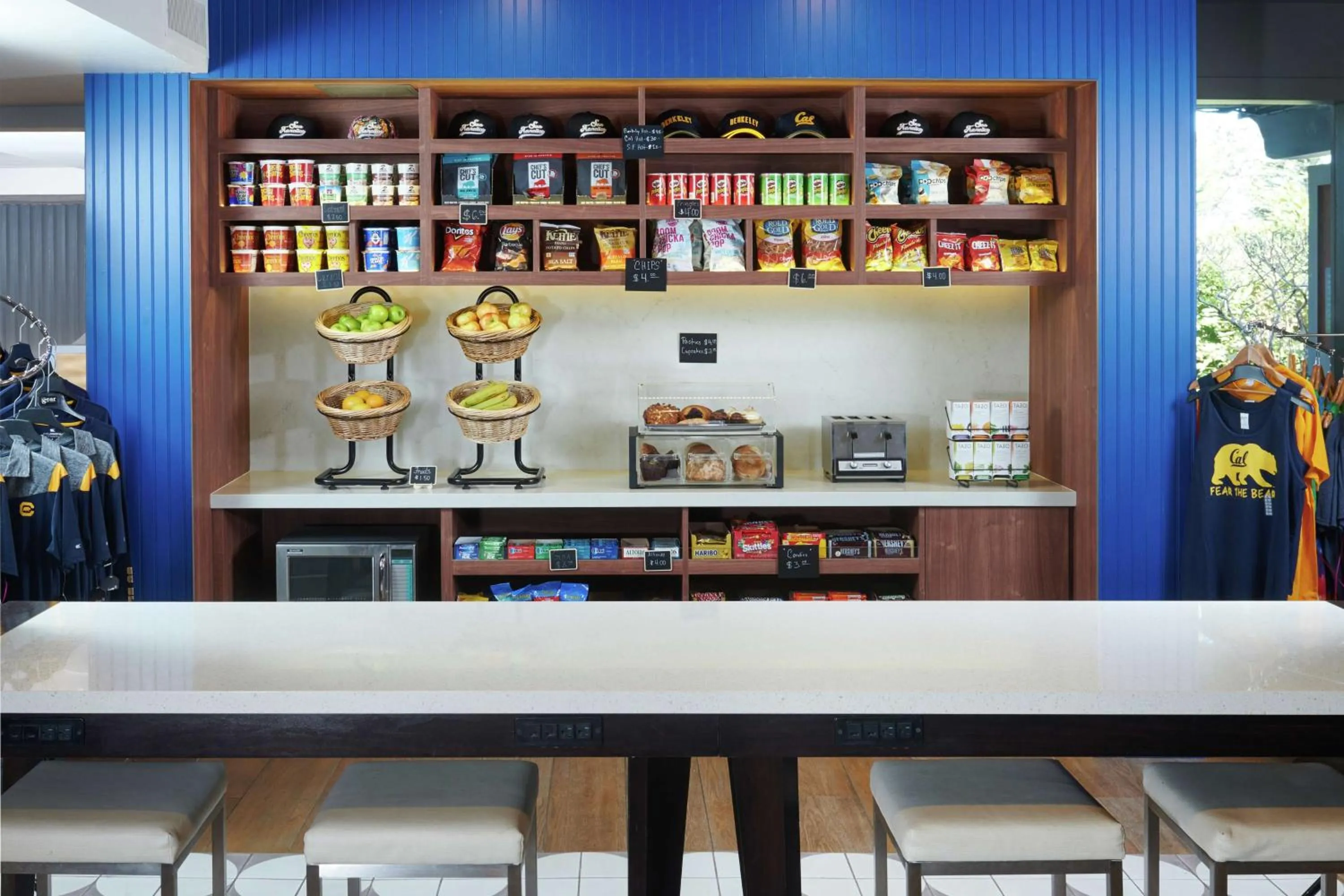 Restaurant/places to eat in DoubleTree by Hilton Hotel Berkeley Marina