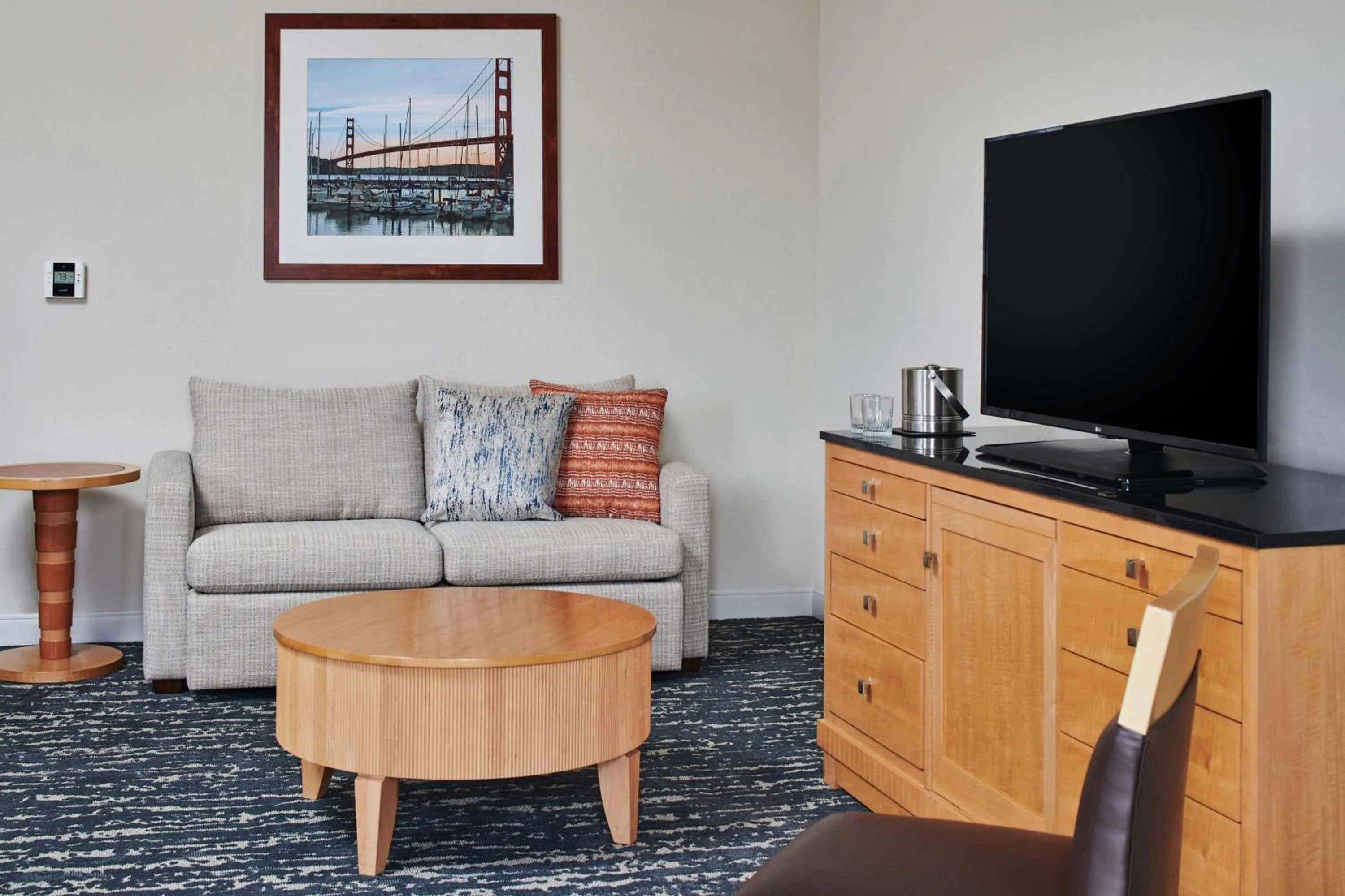 Living room in DoubleTree by Hilton Hotel Berkeley Marina