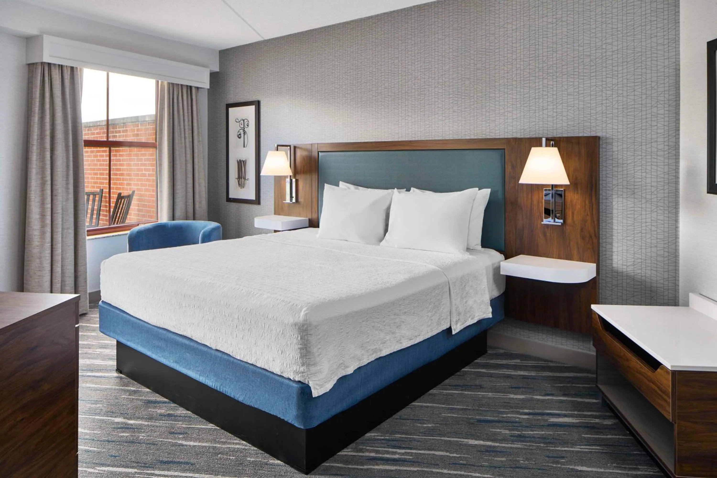 Bed in Hampton Inn & Suites Saratoga Springs Downtown