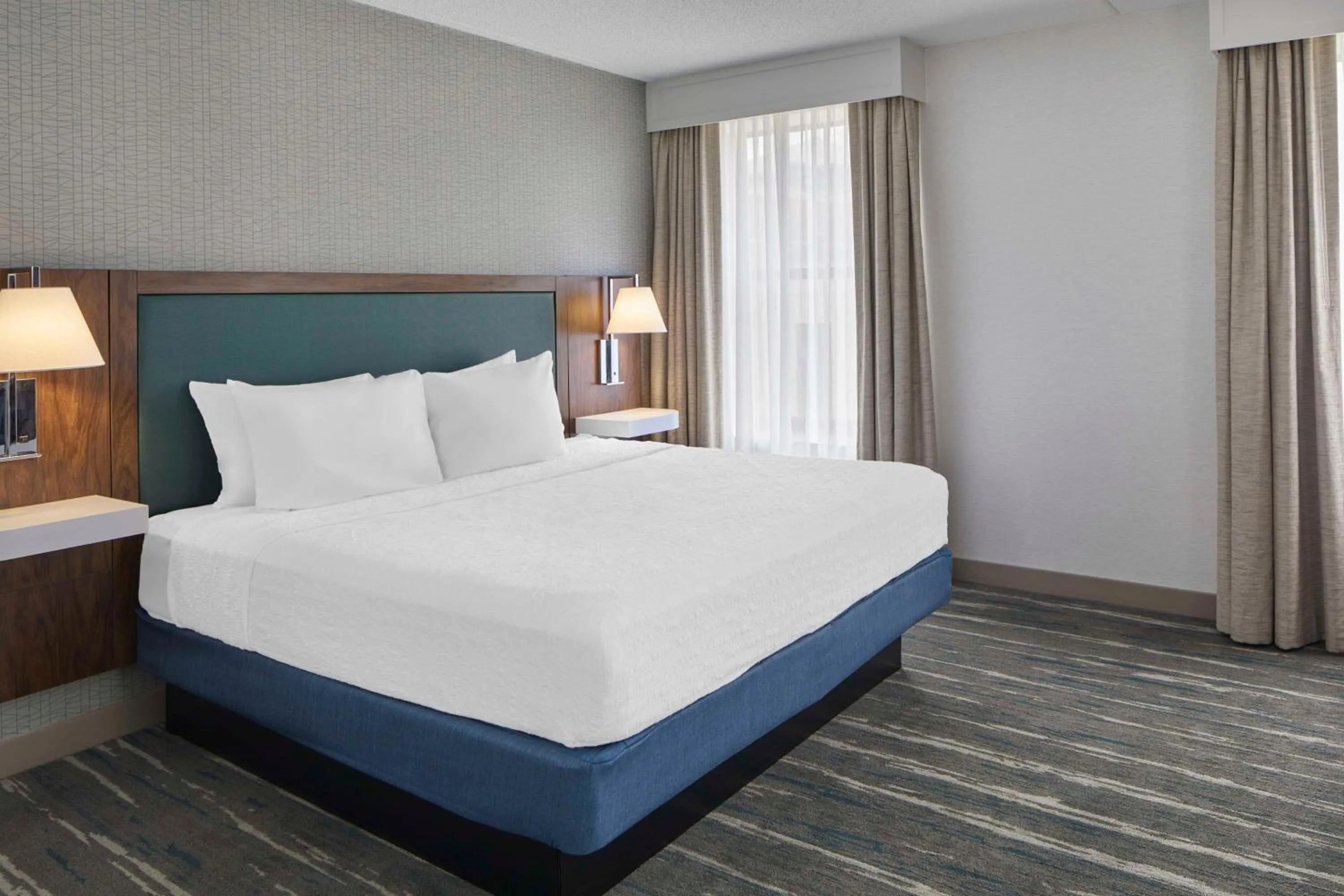 Bed in Hampton Inn & Suites Saratoga Springs Downtown